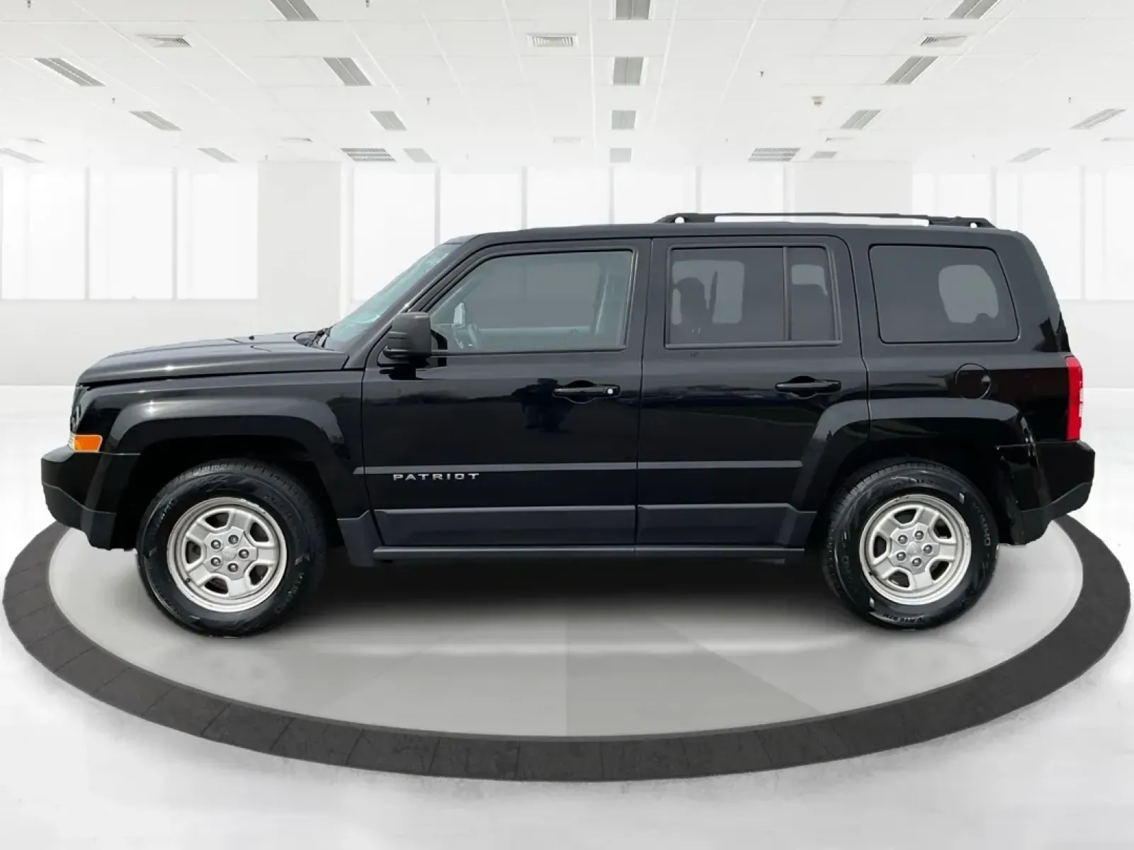 2017 Jeep Patriot Sport FWD (1C4NJPBAXHD) with an 2.4L I-4 DOHC engine, located at 8750 N County Rd 25A, Piqua, OH, 45356, (937) 908-9800, 40.164391, -84.232513 - **Unlock Adventure with the 2017 Jeep Patriot Sport FWD at Advantage Car and Credit!**<br /> <br /> Are you ready to elevate your outdoor adventures or simply need a reliable vehicle for your daily commute? Look no further than the incredible 2017 Jeep Patriot Sport FWD, available now at Advantage C - Photo#5
