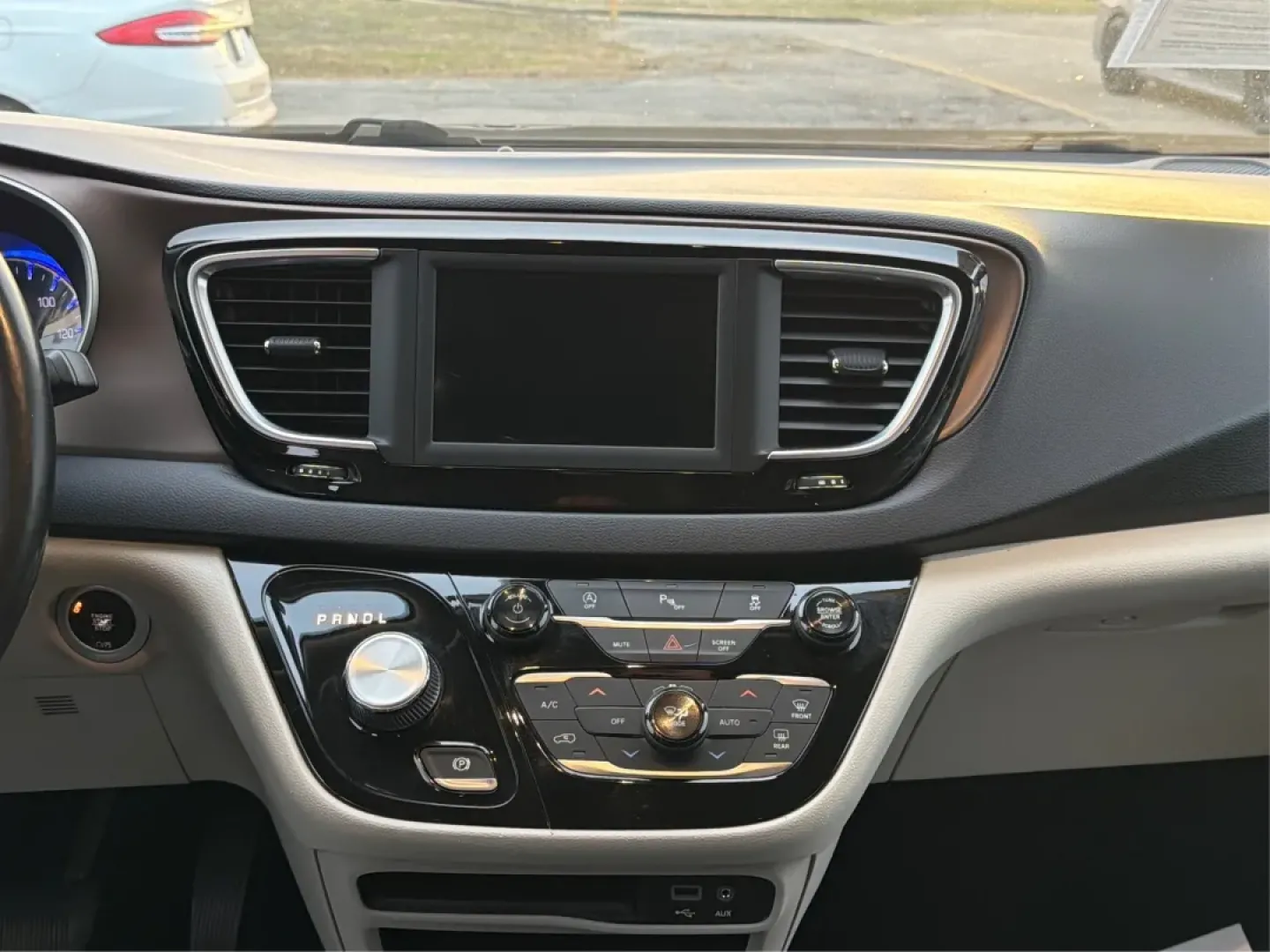 2019 Chrysler Pacifica Touring-L (2C4RC1BG5KR) with an 3.6L V6 DOHC 24V engine, 9-Speed Automatic transmission, located at 1099 N County Rd 25A , Troy, OH, 45373, (937) 908-9800, 40.057079, -84.212883 - **Experience Family Adventures with the 2019 Chrysler Pacifica Touring-L from Advantage Car and Credit!**<br /> <br /> Are you searching for the perfect vehicle to accommodate your family's growing needs? Look no further! The 2019 Chrysler Pacifica Touring-L is designed with families in mind, offeri - Photo#13