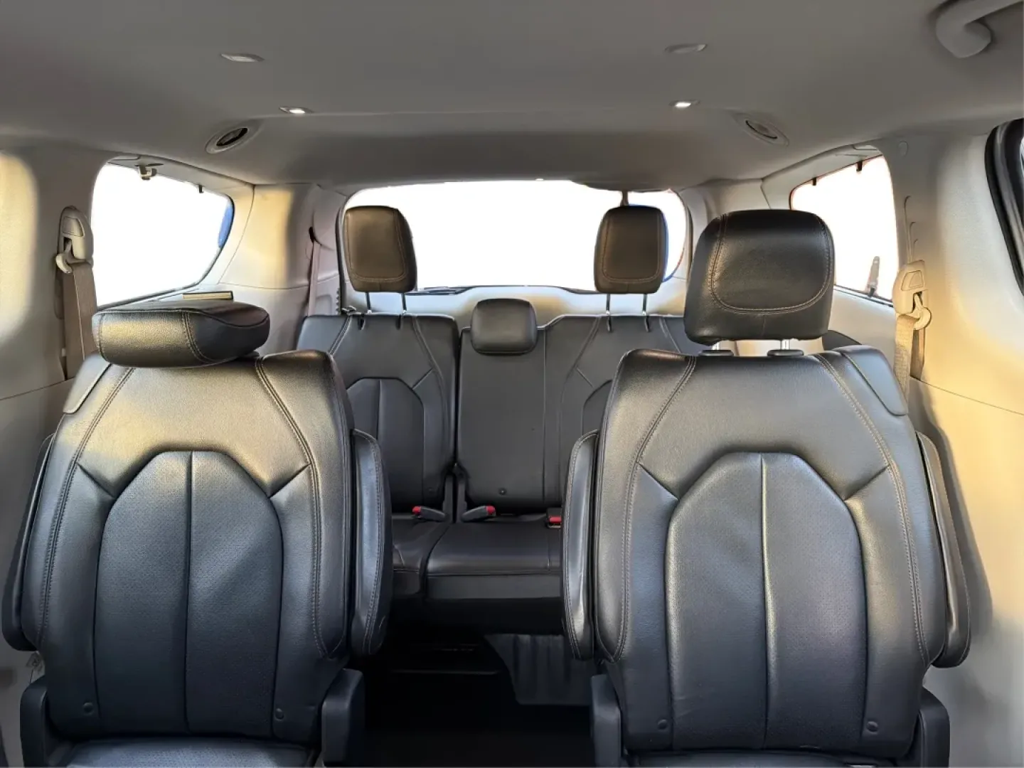 2019 Chrysler Pacifica Touring-L (2C4RC1BG5KR) with an 3.6L V6 DOHC 24V engine, 9-Speed Automatic transmission, located at 1099 N County Rd 25A , Troy, OH, 45373, (937) 908-9800, 40.057079, -84.212883 - **Experience Family Adventures with the 2019 Chrysler Pacifica Touring-L from Advantage Car and Credit!**<br /> <br /> Are you searching for the perfect vehicle to accommodate your family's growing needs? Look no further! The 2019 Chrysler Pacifica Touring-L is designed with families in mind, offeri - Photo#14