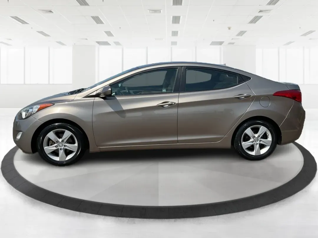 2013 Hyundai Elantra GLS (5NPDH4AE6DH) with an 1.8L I-4 DOHC engine, located at 401 Woodman Dr, Riverside, OH, 45431, (937) 908-9800, 39.760899, -84.123421 - **Unlock the Freedom of the Open Road with the 2013 Hyundai Elantra GLS** <br /> <br /> Are you ready to elevate your daily commute or embark on new adventures without breaking the bank? The 2013 Hyundai Elantra GLS, available at Advantage Car and Credit in Fairborn, OH, is the ideal sedan for budg - Photo#5