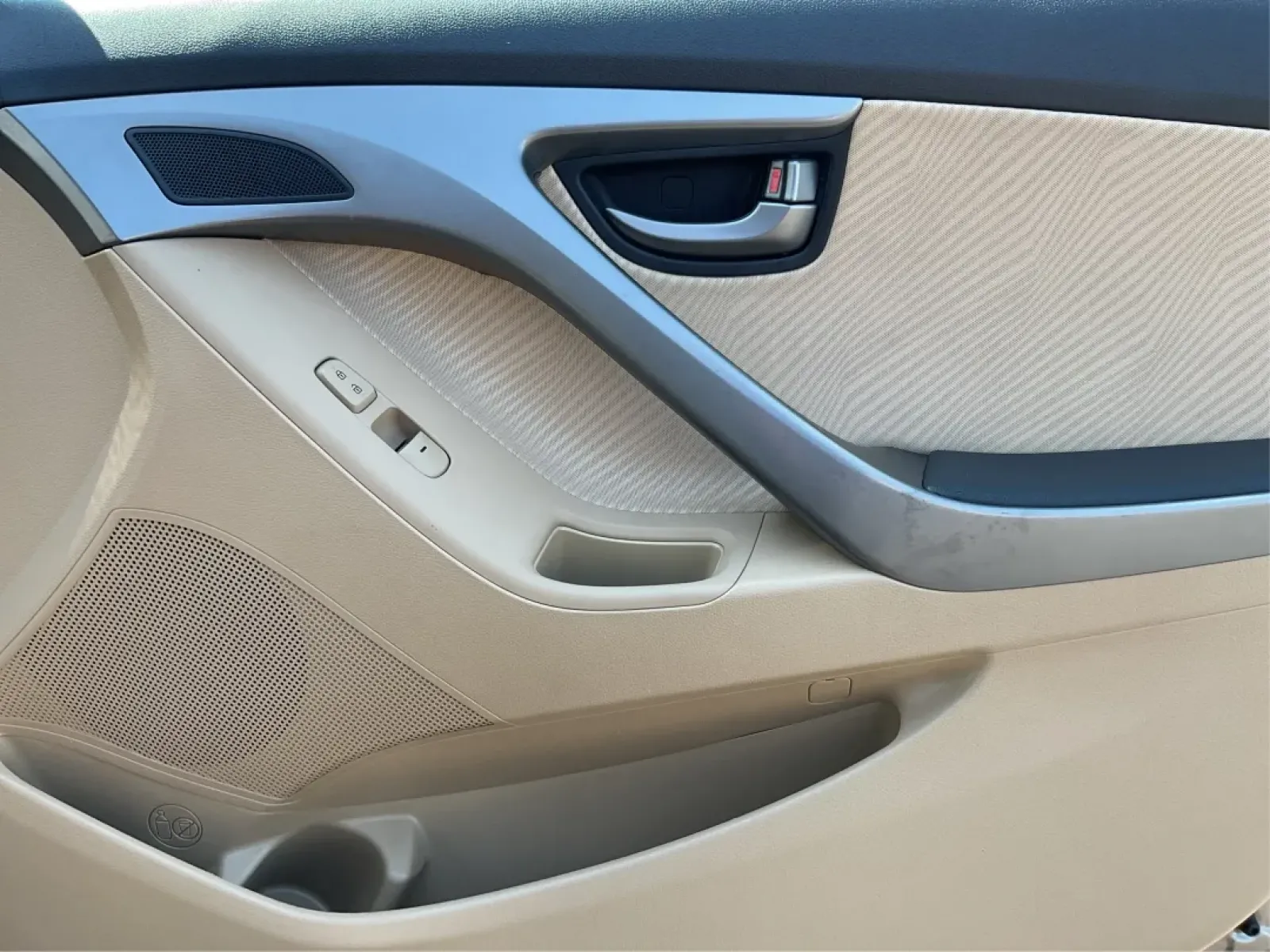 2013 Hyundai Elantra GLS (5NPDH4AE6DH) with an 1.8L I-4 DOHC engine, located at 8750 N County Rd 25A, Piqua, OH, 45356, (937) 908-9800, 40.164391, -84.232513 - **Unlock the Freedom of the Open Road with the 2013 Hyundai Elantra GLS** <br /> <br /> Are you ready to elevate your daily commute or embark on new adventures without breaking the bank? The 2013 Hyundai Elantra GLS, available at Advantage Car and Credit in Fairborn, OH, is the ideal sedan for budg - Photo#18