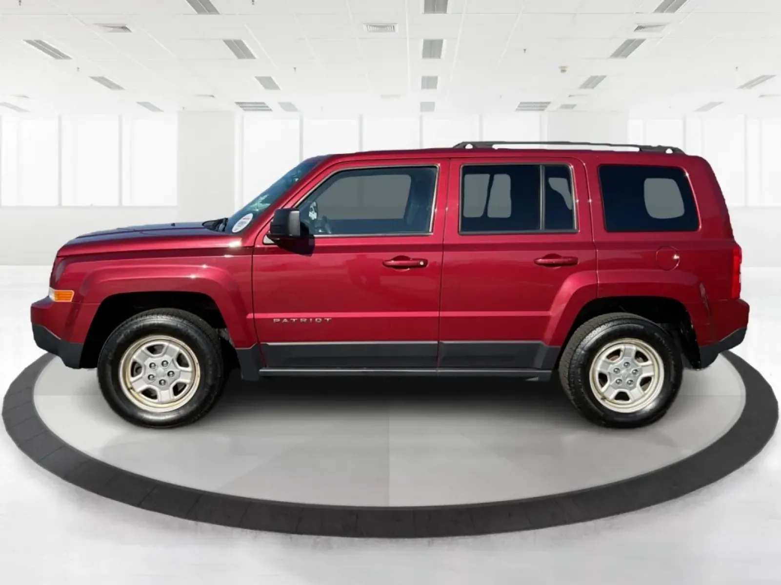 2016 Jeep Patriot Sport (1C4NJRBB0GD) with an 2.4L I-4 DOHC engine, located at 1184 Kauffman Ave, Fairborn, OH, 45324, (937) 908-9800, 39.807072, -84.030914 - Are you ready to elevate your adventures and create lasting memories with family and friends? Look no further than this versatile 2016 Jeep Patriot Sport, available now at Advantage Car and Credit in Fairborn, OH. Perfect for weekend getaways and daily commutes alike, this SUV offers the ideal blend - Photo#3