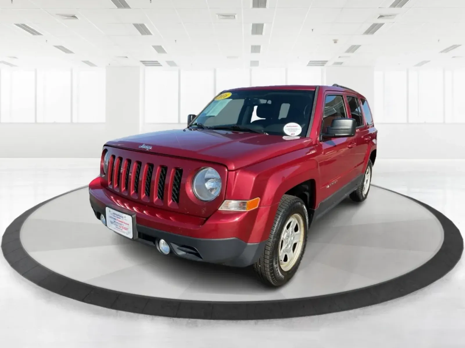 2016 Jeep Patriot Sport (1C4NJRBB0GD) with an 2.4L I-4 DOHC engine, located at 1184 Kauffman Ave, Fairborn, OH, 45324, (937) 908-9800, 39.807072, -84.030914 - Are you ready to elevate your adventures and create lasting memories with family and friends? Look no further than this versatile 2016 Jeep Patriot Sport, available now at Advantage Car and Credit in Fairborn, OH. Perfect for weekend getaways and daily commutes alike, this SUV offers the ideal blend - Photo#5