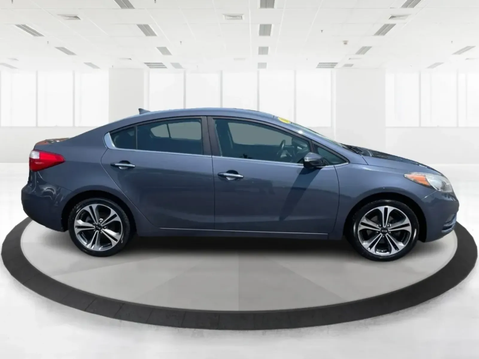 2014 Kia Forte EX (KNAFX4A88E5) with an 2L I-4 gasoline direct injection engine, located at 8750 N County Rd 25A, Piqua, OH, 45356, (937) 908-9800, 40.164391, -84.232513 - **Elevate Your Everyday Commute with the 2014 Kia Forte EX Perfect for the Modern Lifestyle**<br /> <br /> Looking for a reliable vehicle that effortlessly combines style, comfort, and affordability? The 2014 Kia Forte EX is the perfect choice for budget-conscious buyers and growing families alike. - Photo#1
