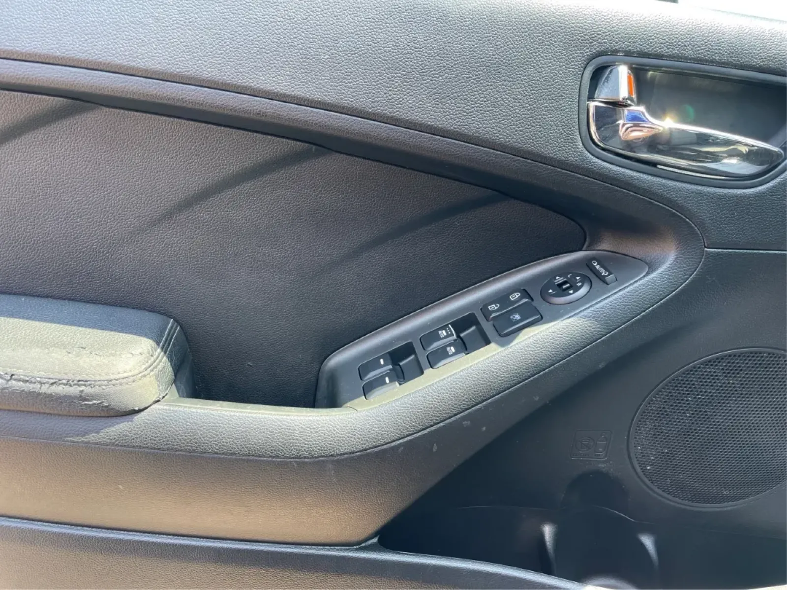 2014 Kia Forte EX (KNAFX4A88E5) with an 2L I-4 gasoline direct injection engine, located at 8750 N County Rd 25A, Piqua, OH, 45356, (937) 908-9800, 40.164391, -84.232513 - **Elevate Your Everyday Commute with the 2014 Kia Forte EX Perfect for the Modern Lifestyle**<br /> <br /> Looking for a reliable vehicle that effortlessly combines style, comfort, and affordability? The 2014 Kia Forte EX is the perfect choice for budget-conscious buyers and growing families alike. - Photo#19