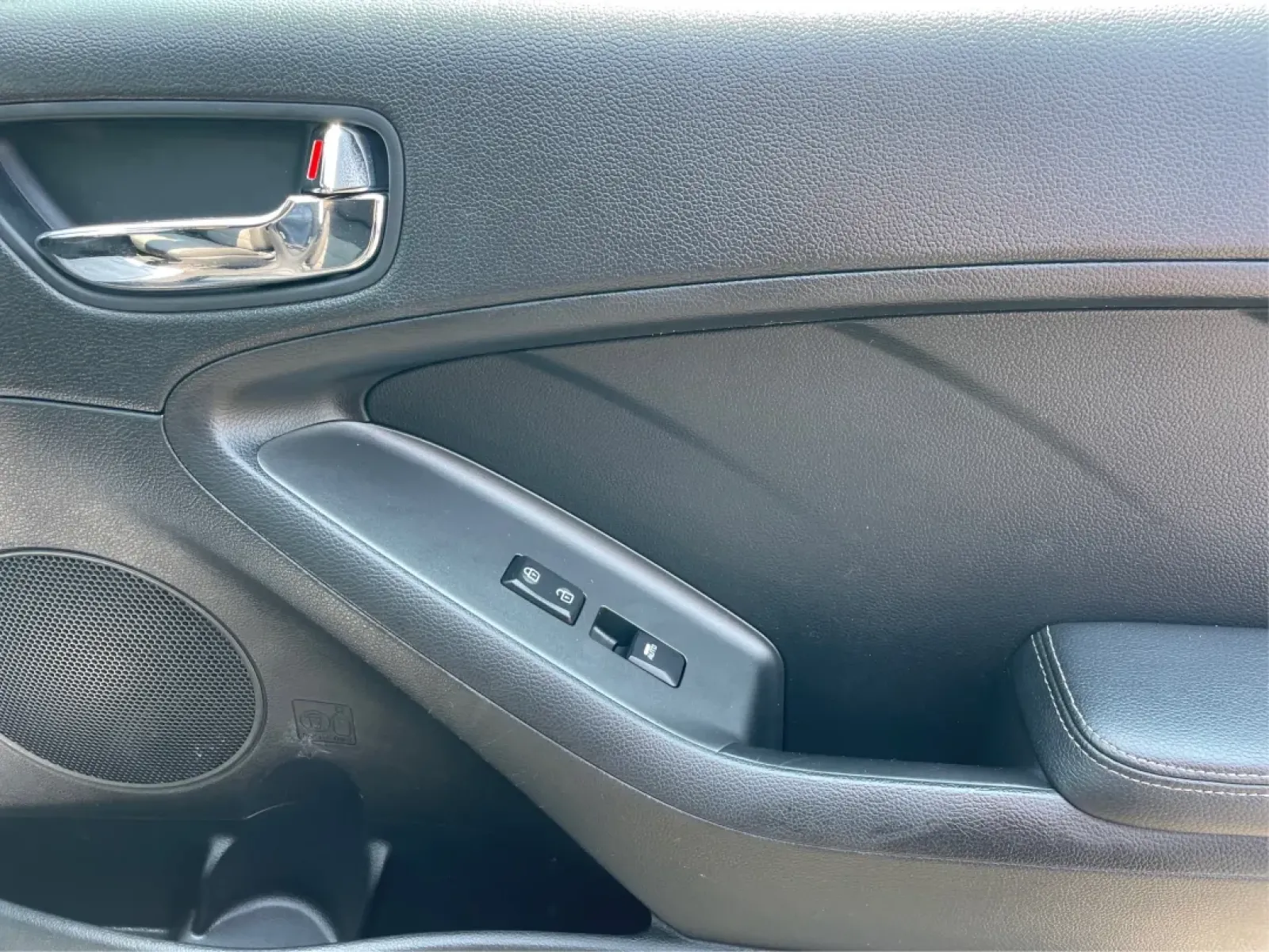 2014 Kia Forte EX (KNAFX4A88E5) with an 2L I-4 gasoline direct injection engine, located at 8750 N County Rd 25A, Piqua, OH, 45356, (937) 908-9800, 40.164391, -84.232513 - **Elevate Your Everyday Commute with the 2014 Kia Forte EX Perfect for the Modern Lifestyle**<br /> <br /> Looking for a reliable vehicle that effortlessly combines style, comfort, and affordability? The 2014 Kia Forte EX is the perfect choice for budget-conscious buyers and growing families alike. - Photo#20