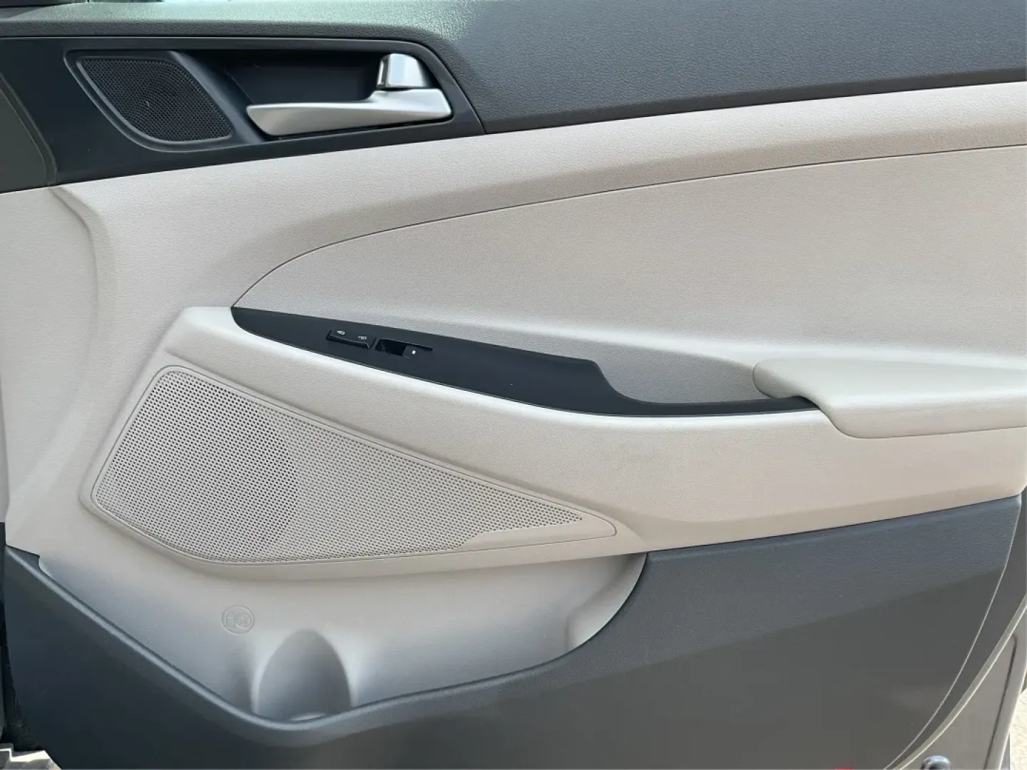 2016 Hyundai Tucson Eco (KM8J3CA24GU) with an 1.6L I-4 gasoline direct injection engine, located at 1099 N County Rd 25A , Troy, OH, 45373, (937) 908-9800, 40.057079, -84.212883 - **Adventure Awaits: 2016 Hyundai Tucson Eco Your Perfect Companion for Daily Drives and Weekend Getaways!**<br /> <br /> At Advantage Car and Credit, located at 1184 Kauffman Ave, Fairborn, OH 45324, we understand that life is an adventure, and having the right vehicle can make all the difference. - Photo#19