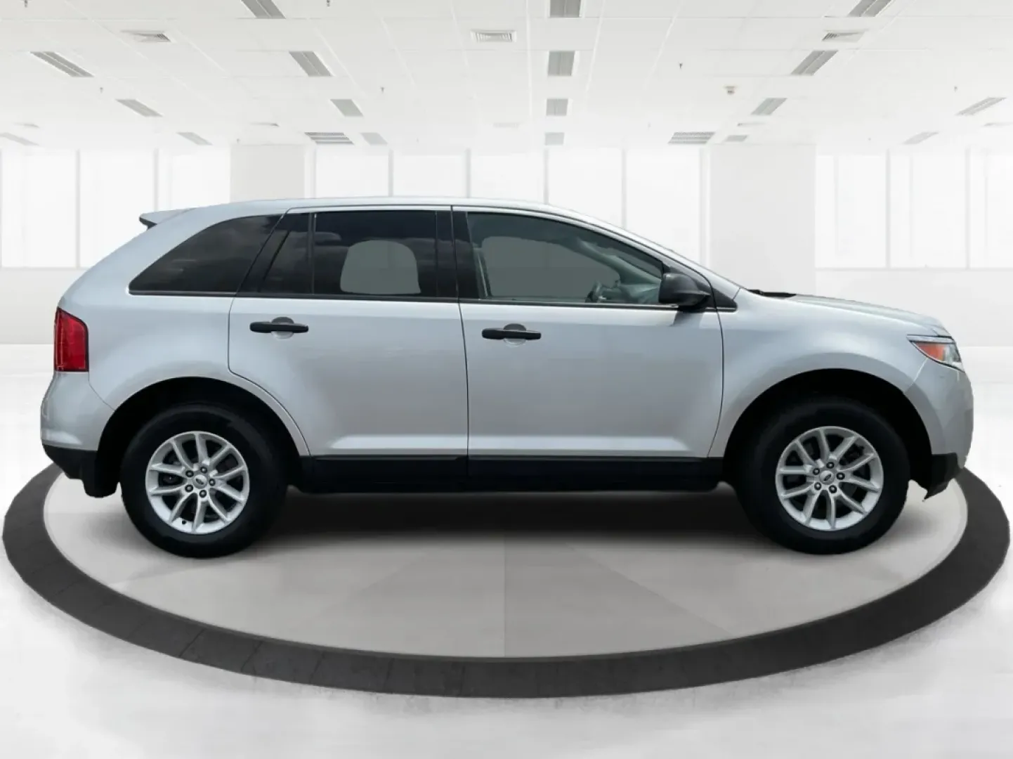 2013 Ford Edge SE (2FMDK3GC3DB) with an Other engine, located at 880 E. National Road, Vandalia, OH, 45377, (937) 908-9800, 39.891918, -84.183594 - **Hit the Open Road in Style! Discover the 2013 Ford Edge SE at Advantage Car and Credit in Fairborn, OH**<br /> <br /> Are you ready to elevate your daily commute or embark on exciting weekend adventures? The 2013 Ford Edge SE is the perfect blend of comfort, spaciousness, and style, making it an i - Photo#1