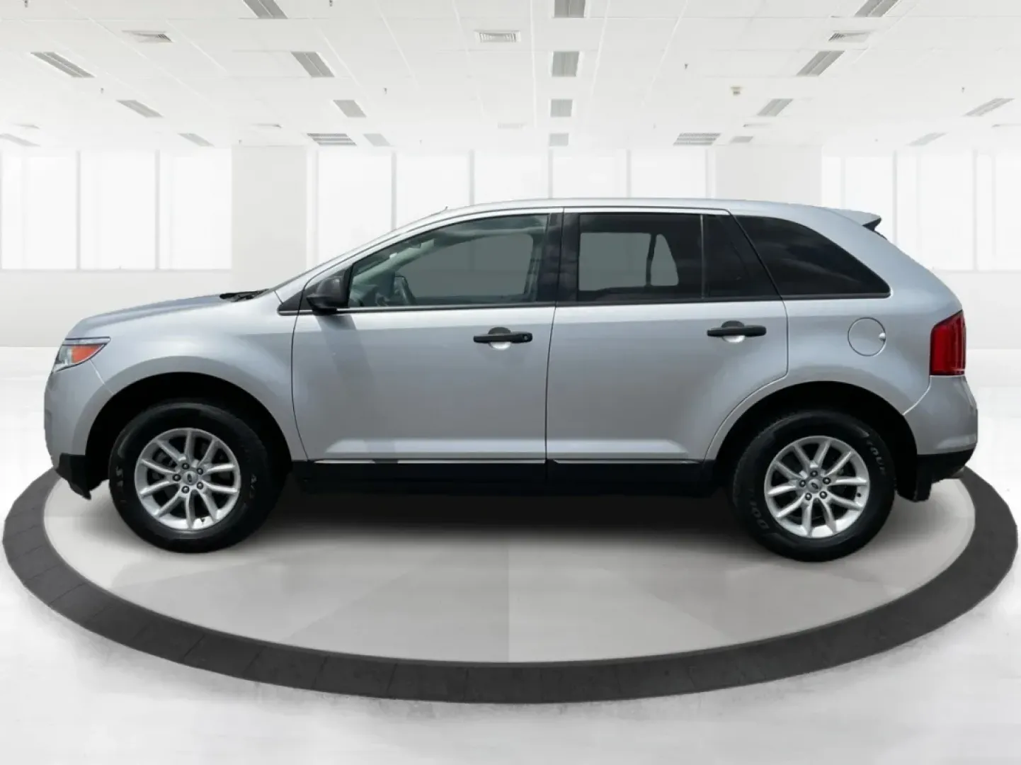 2013 Ford Edge SE (2FMDK3GC3DB) with an Other engine, located at 880 E. National Road, Vandalia, OH, 45377, (937) 908-9800, 39.891918, -84.183594 - **Hit the Open Road in Style! Discover the 2013 Ford Edge SE at Advantage Car and Credit in Fairborn, OH**<br /> <br /> Are you ready to elevate your daily commute or embark on exciting weekend adventures? The 2013 Ford Edge SE is the perfect blend of comfort, spaciousness, and style, making it an i - Photo#5