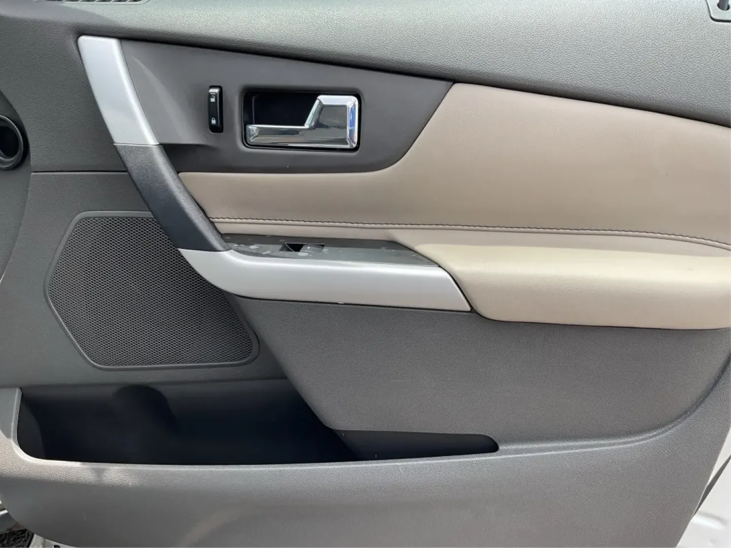 2013 Ford Edge SE (2FMDK3GC3DB) with an Other engine, located at 880 E. National Road, Vandalia, OH, 45377, (937) 908-9800, 39.891918, -84.183594 - **Hit the Open Road in Style! Discover the 2013 Ford Edge SE at Advantage Car and Credit in Fairborn, OH**<br /> <br /> Are you ready to elevate your daily commute or embark on exciting weekend adventures? The 2013 Ford Edge SE is the perfect blend of comfort, spaciousness, and style, making it an i - Photo#19