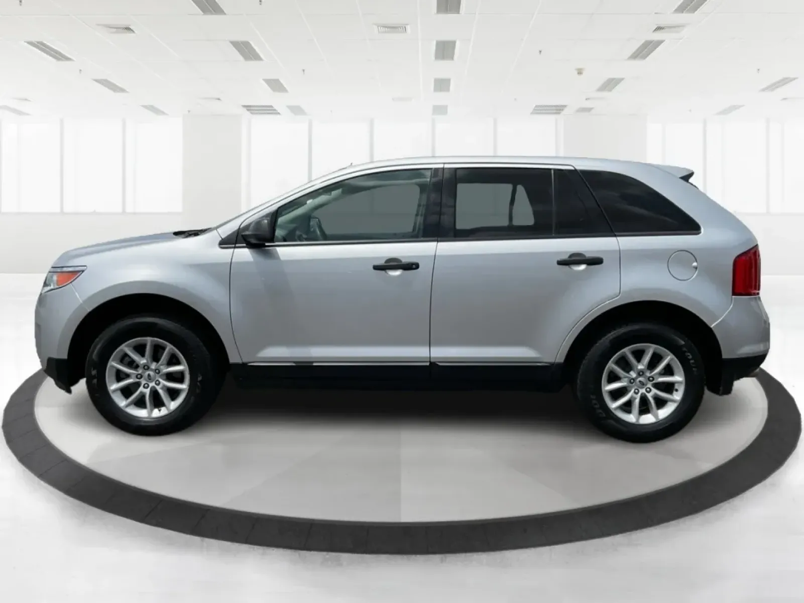 2013 Ford Edge SE (2FMDK3GC3DB) with an Other engine, located at 8750 N County Rd 25A, Piqua, OH, 45356, (937) 908-9800, 40.164391, -84.232513 - **Hit the Open Road in Style! Discover the 2013 Ford Edge SE at Advantage Car and Credit in Fairborn, OH**<br /> <br /> Are you ready to elevate your daily commute or embark on exciting weekend adventures? The 2013 Ford Edge SE is the perfect blend of comfort, spaciousness, and style, making it an i - Photo#5
