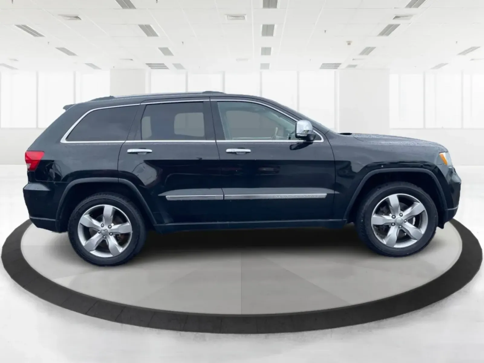 2011 Jeep Grand Cherokee Overland (1J4RR6GT7BC) with an Other engine, located at 8750 N County Rd 25A, Piqua, OH, 45356, (937) 908-9800, 40.164391, -84.232513 - Discover Your Next Adventure with the 2011 Jeep Grand Cherokee Overland<br /> <br /> Unleash your adventurous spirit with the 2011 Jeep Grand Cherokee Overland, available now at Advantage Car and Credit in Fairborn, OH. This rugged yet refined SUV is perfect for those who thrive on weekend escapes, - Photo#1