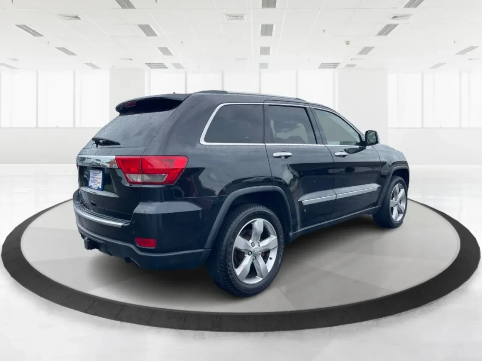 2011 Jeep Grand Cherokee Overland (1J4RR6GT7BC) with an Other engine, located at 8750 N County Rd 25A, Piqua, OH, 45356, (937) 908-9800, 40.164391, -84.232513 - Discover Your Next Adventure with the 2011 Jeep Grand Cherokee Overland<br /> <br /> Unleash your adventurous spirit with the 2011 Jeep Grand Cherokee Overland, available now at Advantage Car and Credit in Fairborn, OH. This rugged yet refined SUV is perfect for those who thrive on weekend escapes, - Photo#2