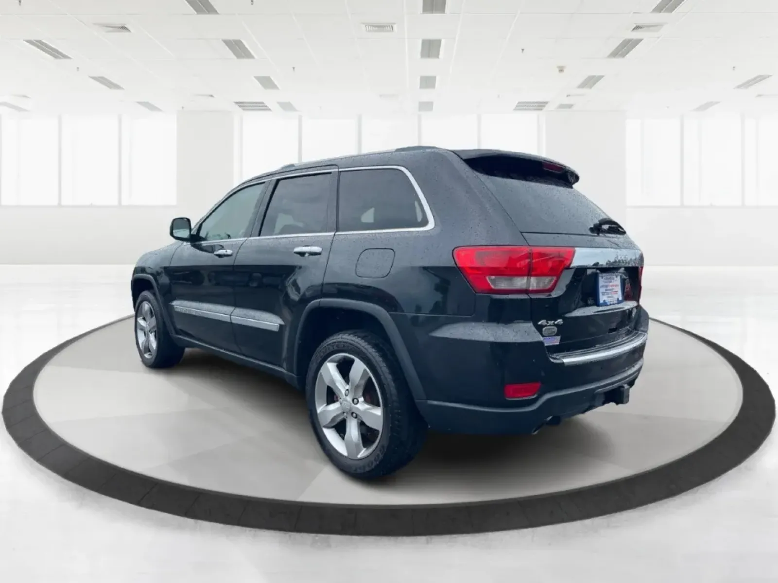 2011 Jeep Grand Cherokee Overland (1J4RR6GT7BC) with an Other engine, located at 8750 N County Rd 25A, Piqua, OH, 45356, (937) 908-9800, 40.164391, -84.232513 - Discover Your Next Adventure with the 2011 Jeep Grand Cherokee Overland<br /> <br /> Unleash your adventurous spirit with the 2011 Jeep Grand Cherokee Overland, available now at Advantage Car and Credit in Fairborn, OH. This rugged yet refined SUV is perfect for those who thrive on weekend escapes, - Photo#4