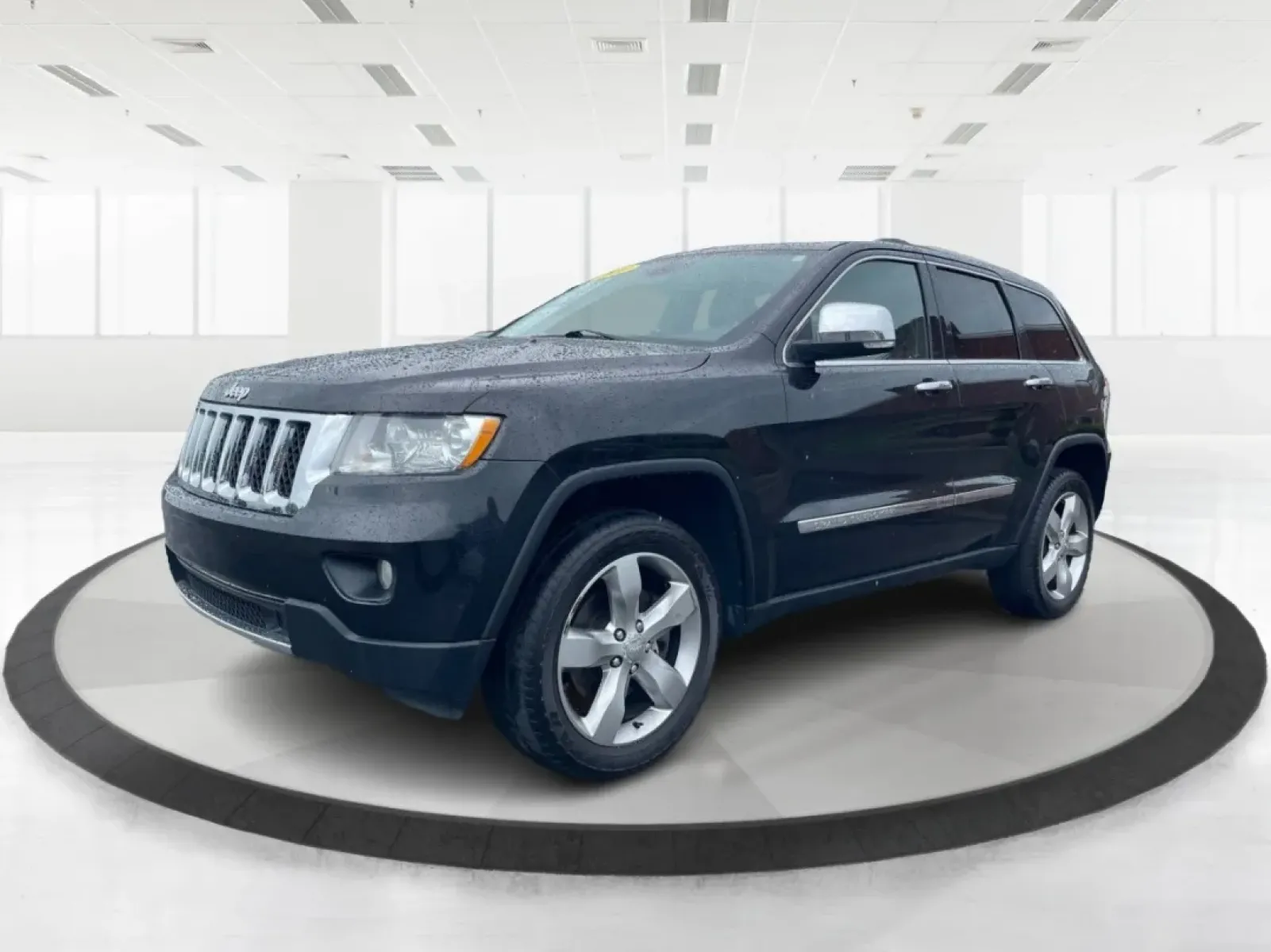 2011 Jeep Grand Cherokee Overland (1J4RR6GT7BC) with an Other engine, located at 8750 N County Rd 25A, Piqua, OH, 45356, (937) 908-9800, 40.164391, -84.232513 - Discover Your Next Adventure with the 2011 Jeep Grand Cherokee Overland<br /> <br /> Unleash your adventurous spirit with the 2011 Jeep Grand Cherokee Overland, available now at Advantage Car and Credit in Fairborn, OH. This rugged yet refined SUV is perfect for those who thrive on weekend escapes, - Photo#8