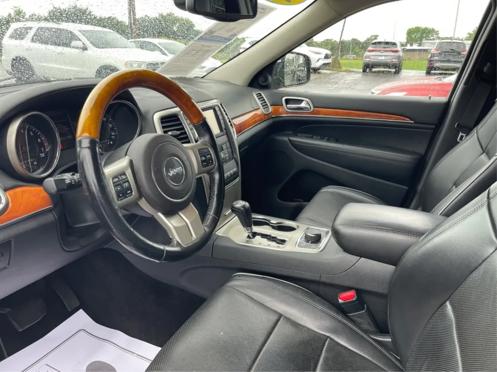 2011 Jeep Grand Cherokee Overland (1J4RR6GT7BC) with an Other engine, located at 8750 N County Rd 25A, Piqua, OH, 45356, (937) 908-9800, 40.164391, -84.232513 - Discover Your Next Adventure with the 2011 Jeep Grand Cherokee Overland<br /> <br /> Unleash your adventurous spirit with the 2011 Jeep Grand Cherokee Overland, available now at Advantage Car and Credit in Fairborn, OH. This rugged yet refined SUV is perfect for those who thrive on weekend escapes, - Photo#9