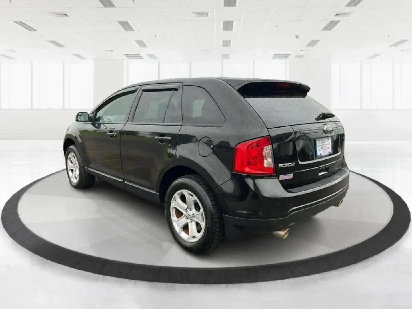 2013 Ford Edge SEL (2FMDK4JC1DB) with an 3.5L V-6 DOHC engine, located at 1184 Kauffman Ave, Fairborn, OH, 45324, (937) 908-9800, 39.807072, -84.030914 - **Elevate Your Weekend Adventures with the 2013 Ford Edge SEL at Advantage Car and Credit!**<br /> <br /> Are you ready to embrace a lifestyle of comfort and adventure? Whether you're shuttling the kids to their weekend soccer games or embarking on a scenic road trip through Ohio's beautiful landsca - Photo#4