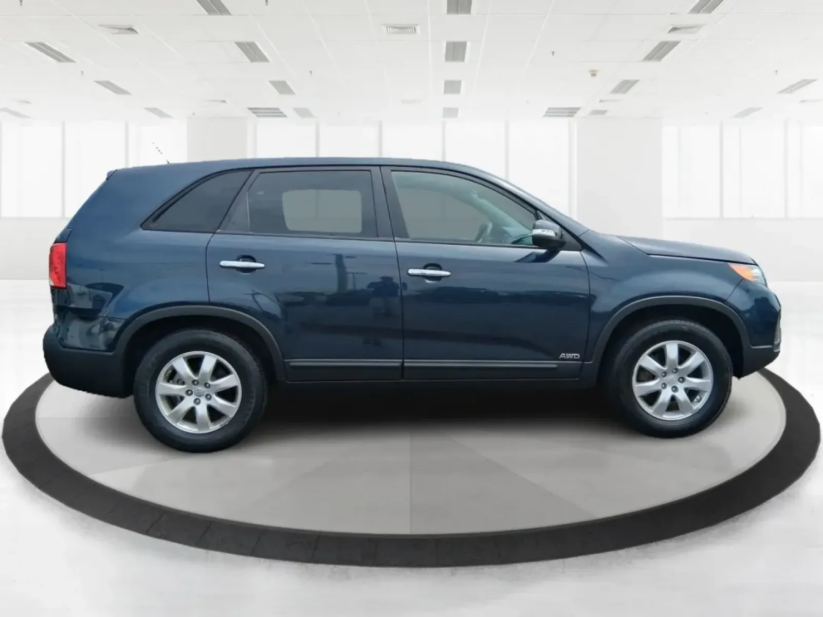 2013 Kia Sorento LX 4WD (5XYKTCA69DG) with an 2.4L L4 DOHC 16V engine, 6-Speed Automatic transmission, located at 1184 Kauffman Ave, Fairborn, OH, 45324, (937) 908-9800, 39.807072, -84.030914 - **Adventure Awaits with the 2013 Kia Sorento LX 4WD at Advantage Car and Credit - Fairborn!**<br /> <br /> Are you ready to elevate your family adventures or make your daily commute incredibly comfortable? Look no further than this spacious and versatile 2013 Kia Sorento LX 4WD, perfect for growing - Photo#1