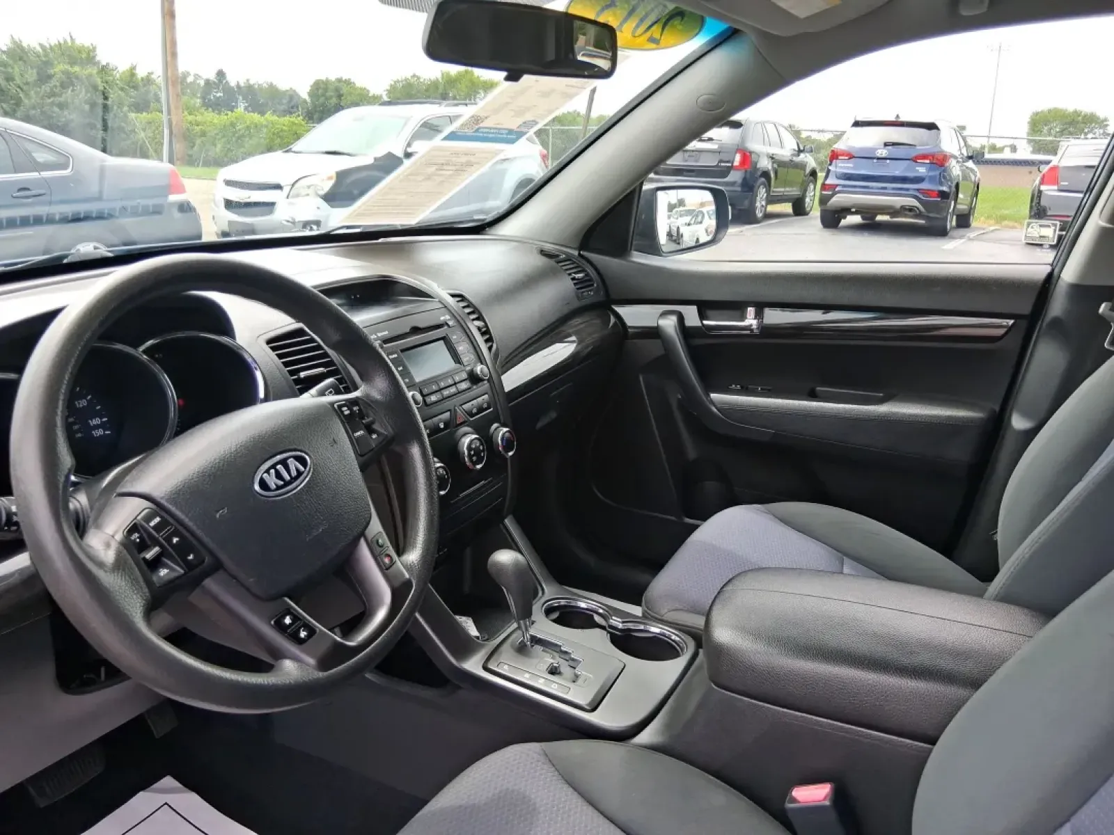 2013 Kia Sorento LX 4WD (5XYKTCA69DG) with an 2.4L L4 DOHC 16V engine, 6-Speed Automatic transmission, located at 1184 Kauffman Ave, Fairborn, OH, 45324, (937) 908-9800, 39.807072, -84.030914 - **Adventure Awaits with the 2013 Kia Sorento LX 4WD at Advantage Car and Credit - Fairborn!**<br /> <br /> Are you ready to elevate your family adventures or make your daily commute incredibly comfortable? Look no further than this spacious and versatile 2013 Kia Sorento LX 4WD, perfect for growing - Photo#9