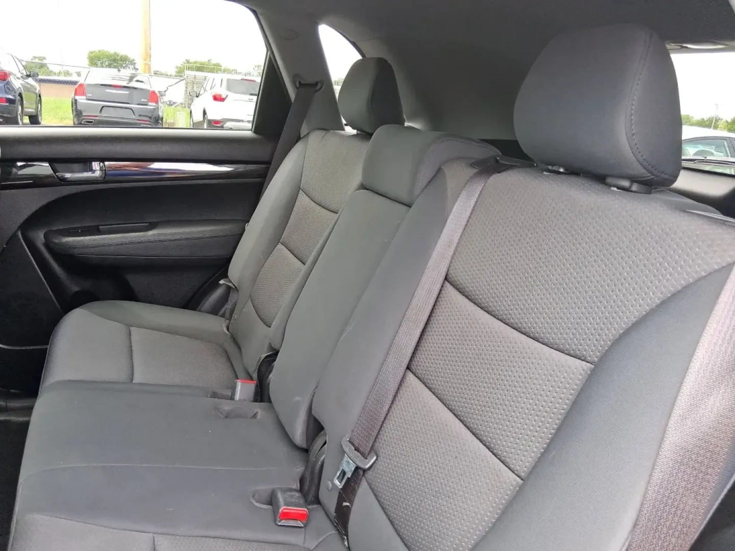 2013 Kia Sorento LX 4WD (5XYKTCA69DG) with an 2.4L L4 DOHC 16V engine, 6-Speed Automatic transmission, located at 1184 Kauffman Ave, Fairborn, OH, 45324, (937) 908-9800, 39.807072, -84.030914 - **Adventure Awaits with the 2013 Kia Sorento LX 4WD at Advantage Car and Credit - Fairborn!**<br /> <br /> Are you ready to elevate your family adventures or make your daily commute incredibly comfortable? Look no further than this spacious and versatile 2013 Kia Sorento LX 4WD, perfect for growing - Photo#10