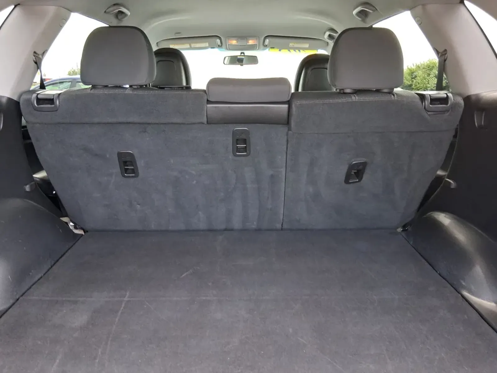 2013 Kia Sorento LX 4WD (5XYKTCA69DG) with an 2.4L L4 DOHC 16V engine, 6-Speed Automatic transmission, located at 1184 Kauffman Ave, Fairborn, OH, 45324, (937) 908-9800, 39.807072, -84.030914 - **Adventure Awaits with the 2013 Kia Sorento LX 4WD at Advantage Car and Credit - Fairborn!**<br /> <br /> Are you ready to elevate your family adventures or make your daily commute incredibly comfortable? Look no further than this spacious and versatile 2013 Kia Sorento LX 4WD, perfect for growing - Photo#12