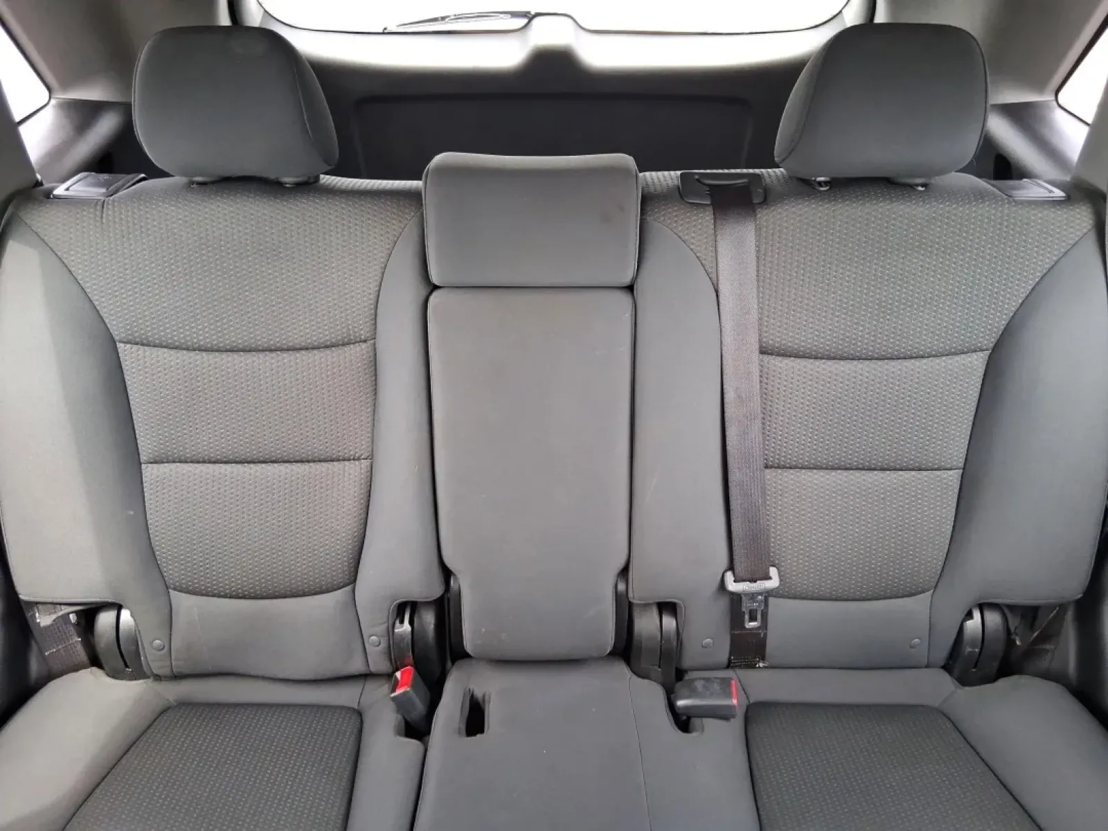 2013 Kia Sorento LX 4WD (5XYKTCA69DG) with an 2.4L L4 DOHC 16V engine, 6-Speed Automatic transmission, located at 1184 Kauffman Ave, Fairborn, OH, 45324, (937) 908-9800, 39.807072, -84.030914 - **Adventure Awaits with the 2013 Kia Sorento LX 4WD at Advantage Car and Credit - Fairborn!**<br /> <br /> Are you ready to elevate your family adventures or make your daily commute incredibly comfortable? Look no further than this spacious and versatile 2013 Kia Sorento LX 4WD, perfect for growing - Photo#14