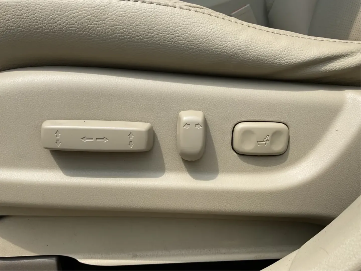 2014 Acura RDX Base (5J8TB3H39EL) with an Other engine, located at 8750 N County Rd 25A, Piqua, OH, 45356, (937) 908-9800, 40.164391, -84.232513 - Unleash the perfect blend of comfort and versatility with the 2014 Acura RDX, a crossover that caters to both your daily grind and weekend adventures. Whether you're a growing family seeking spaciousness, a commuter looking for reliability, or a weekend warrior ready for road trips, this vehicle has - Photo#17