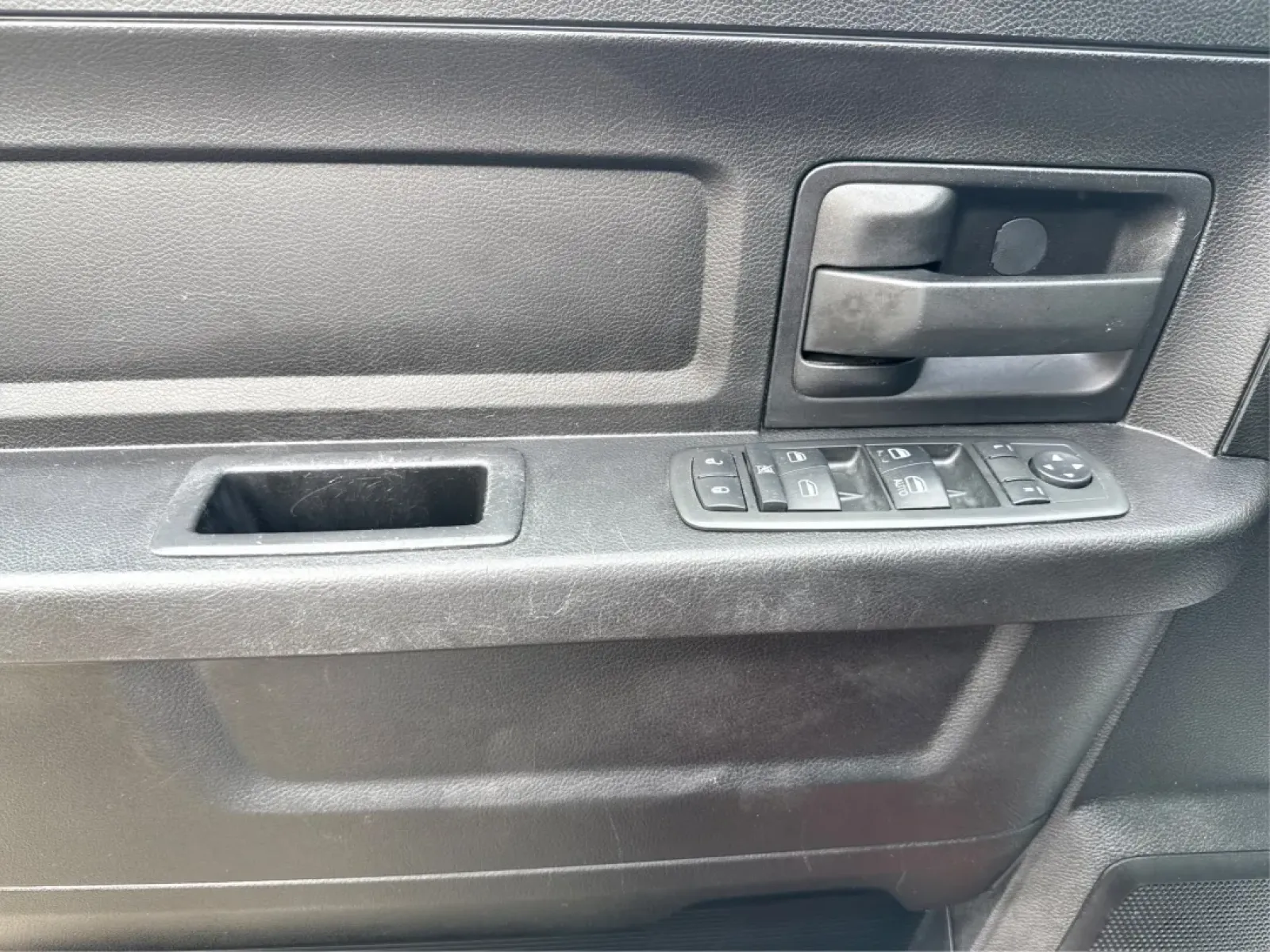 2013 Ram 1500 Express (1C6RR7KT8DS) with an HEMI 5.7L V-8 variable valve control engine, located at 8750 N County Rd 25A, Piqua, OH, 45356, (937) 908-9800, 40.164391, -84.232513 - **Adventure Awaits: Discover the 2013 Ram 1500 at Advantage Car and Credit!**<br /> <br /> If you're looking for a versatile and powerful truck that can seamlessly transition from weekday commutes to weekend adventures, look no further than this stunning 2013 Ram 1500 Express. With its bold Copperhe - Photo#19