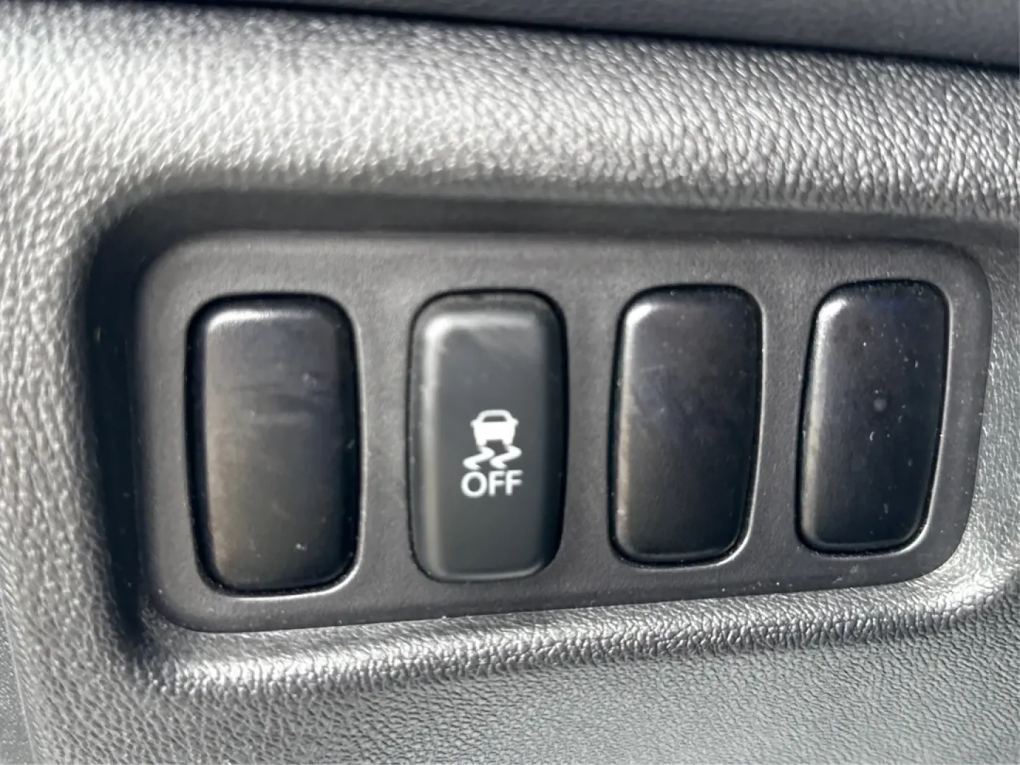 2015 Mitsubishi Outlander ES (4A4AR3AU2FE) with an 2L I-4 DOHC engine, located at 1184 Kauffman Ave, Fairborn, OH, 45324, (937) 908-9800, 39.807072, -84.030914 - **Explore the Open Road with Confidence in This 2015 Mitsubishi Outlander ES! Perfect for Adventurers and Families Alike!**<br /> <br /> Are you on the hunt for a reliable vehicle that can seamlessly transition from daily commutes to weekend getaways? Look no further than this stunning 2015 Mitsubis - Photo#17