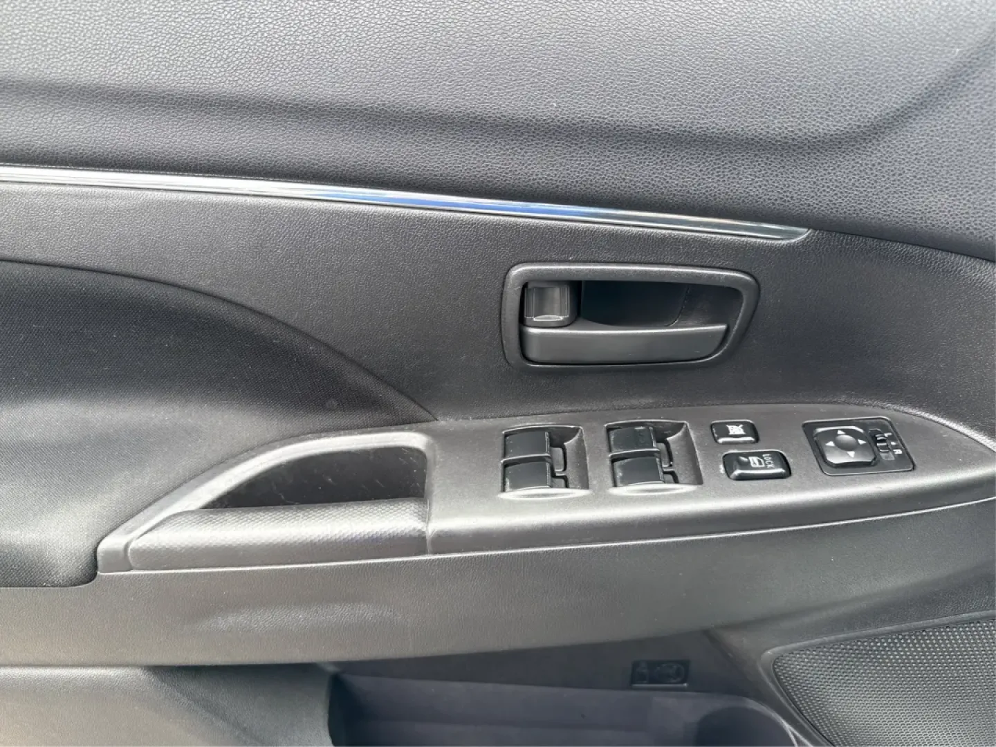 2015 Mitsubishi Outlander ES (4A4AR3AU2FE) with an 2L I-4 DOHC engine, located at 1184 Kauffman Ave, Fairborn, OH, 45324, (937) 908-9800, 39.807072, -84.030914 - **Explore the Open Road with Confidence in This 2015 Mitsubishi Outlander ES! Perfect for Adventurers and Families Alike!**<br /> <br /> Are you on the hunt for a reliable vehicle that can seamlessly transition from daily commutes to weekend getaways? Look no further than this stunning 2015 Mitsubis - Photo#19