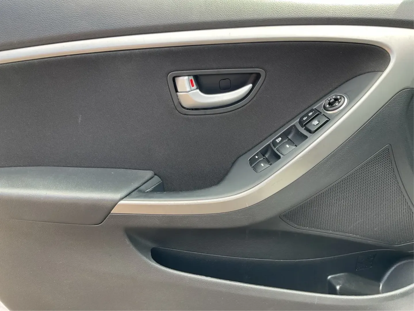 2017 Hyundai Elantra GT Base (KMHD35LH2HU) with an 2.0L L4 16V DOHC engine, 6M transmission, located at 1951 S Dayton Lakeview Rd., New Carlisle, OH, 45344, (937) 908-9800, 39.890999, -84.050255 - **Discover the Perfect Commuter or Family Vehicle at Advantage Car and Credit - Piqua**<br /> <br /> Are you searching for a reliable vehicle that caters to your daily commute or weekend family adventures? Look no further than this 2017 Hyundai Elantra GT, now available for purchase at Advantage Car - Photo#17