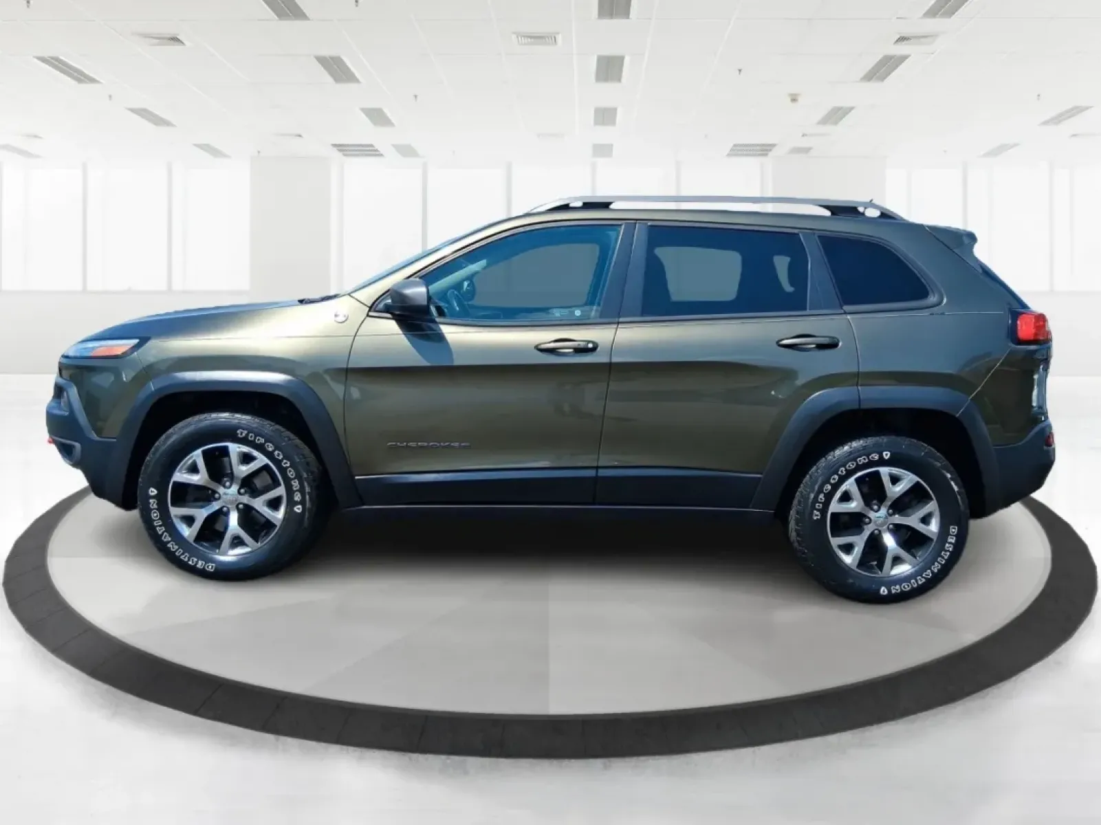 2015 Jeep Cherokee Trailhawk (1C4PJMBS8FW) with an Other engine, located at 8750 N County Rd 25A, Piqua, OH, 45356, (937) 908-9800, 40.164391, -84.232513 - ### Discover Adventure with the 2015 Jeep Cherokee Trailhawk at Advantage Car and Credit - Piqua<br /> <br /> If you're looking for a vehicle that embodies both adventure and practicality, look no further than the stunning **2015 Jeep Cherokee Trailhawk**, available now at **Advantage Car and Credit - Photo#5