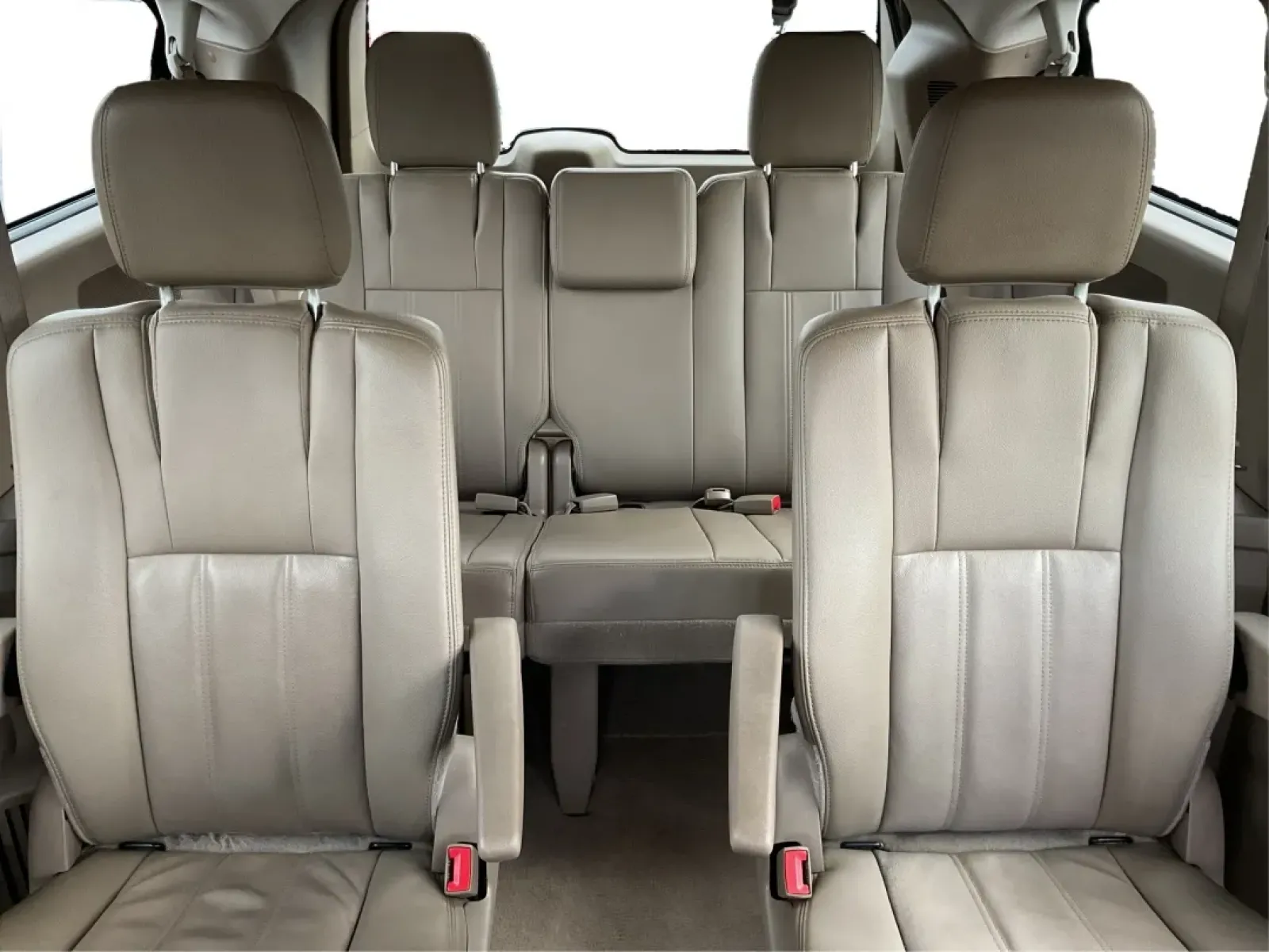2016 Chrysler Town and Country PV (2C4RC1BG4GR) with an Other engine, located at 8750 N County Rd 25A, Piqua, OH, 45356, (937) 908-9800, 40.164391, -84.232513 - **Elevate Your Family Adventures with the 2016 Chrysler Town and Country at Advantage Car and Credit - Piqua!**<br /> <br /> Are you looking for the perfect vehicle to accommodate your growing family or enhance your daily commute? Look no further than the 2016 Chrysler Town and Country, availabl - Photo#14