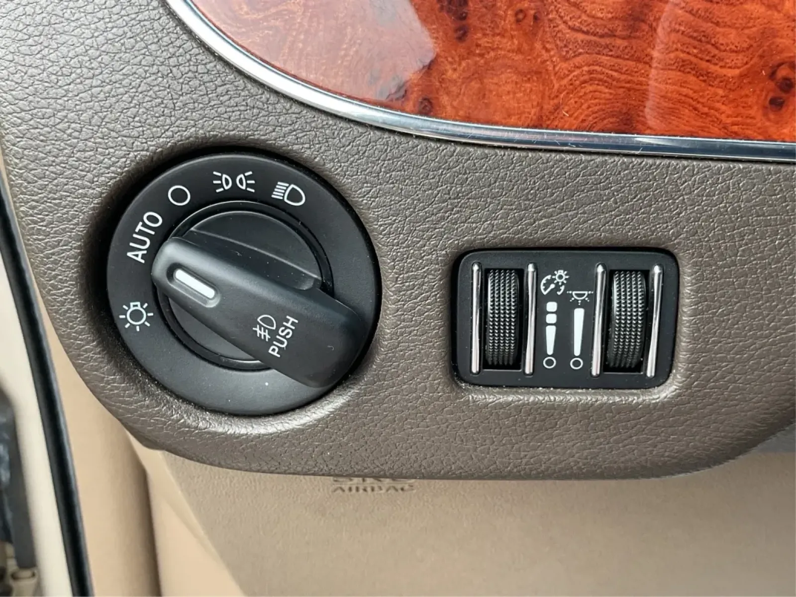 2016 Chrysler Town and Country PV (2C4RC1BG4GR) with an Other engine, located at 8750 N County Rd 25A, Piqua, OH, 45356, (937) 908-9800, 40.164391, -84.232513 - **Elevate Your Family Adventures with the 2016 Chrysler Town and Country at Advantage Car and Credit - Piqua!**<br /> <br /> Are you looking for the perfect vehicle to accommodate your growing family or enhance your daily commute? Look no further than the 2016 Chrysler Town and Country, availabl - Photo#17