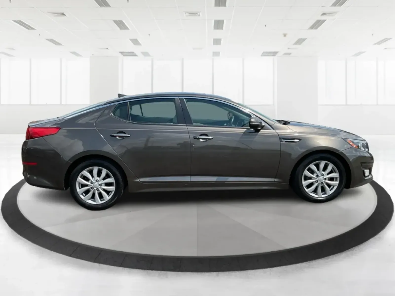 2015 Kia Optima EX (5XXGN4A70FG) with an Theta II 2.4L I-4 gasoline direct injection engine, located at 8750 N County Rd 25A, Piqua, OH, 45356, (937) 908-9800, 40.164391, -84.232513 - Embrace the open road with confidence and style in this stunning 2015 Kia Optima EX, available at Advantage Car and Credit - Piqua! Whether you're navigating daily commutes, embarking on weekend getaways, or shuttling your growing family, this sedan is designed to enhance every journey. With a sleek - Photo#1