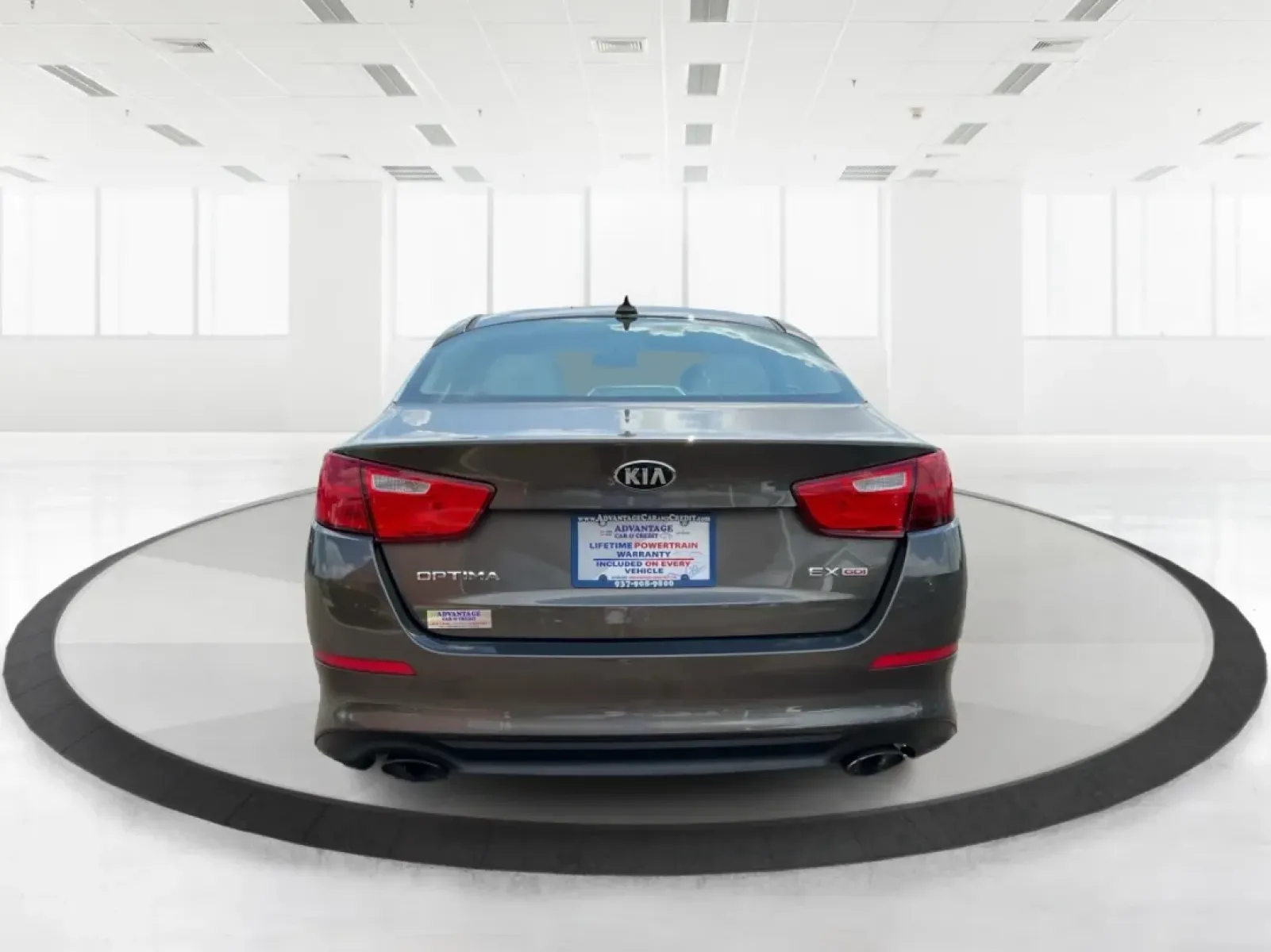 2015 Kia Optima EX (5XXGN4A70FG) with an Theta II 2.4L I-4 gasoline direct injection engine, located at 8750 N County Rd 25A, Piqua, OH, 45356, (937) 908-9800, 40.164391, -84.232513 - Embrace the open road with confidence and style in this stunning 2015 Kia Optima EX, available at Advantage Car and Credit - Piqua! Whether you're navigating daily commutes, embarking on weekend getaways, or shuttling your growing family, this sedan is designed to enhance every journey. With a sleek - Photo#3