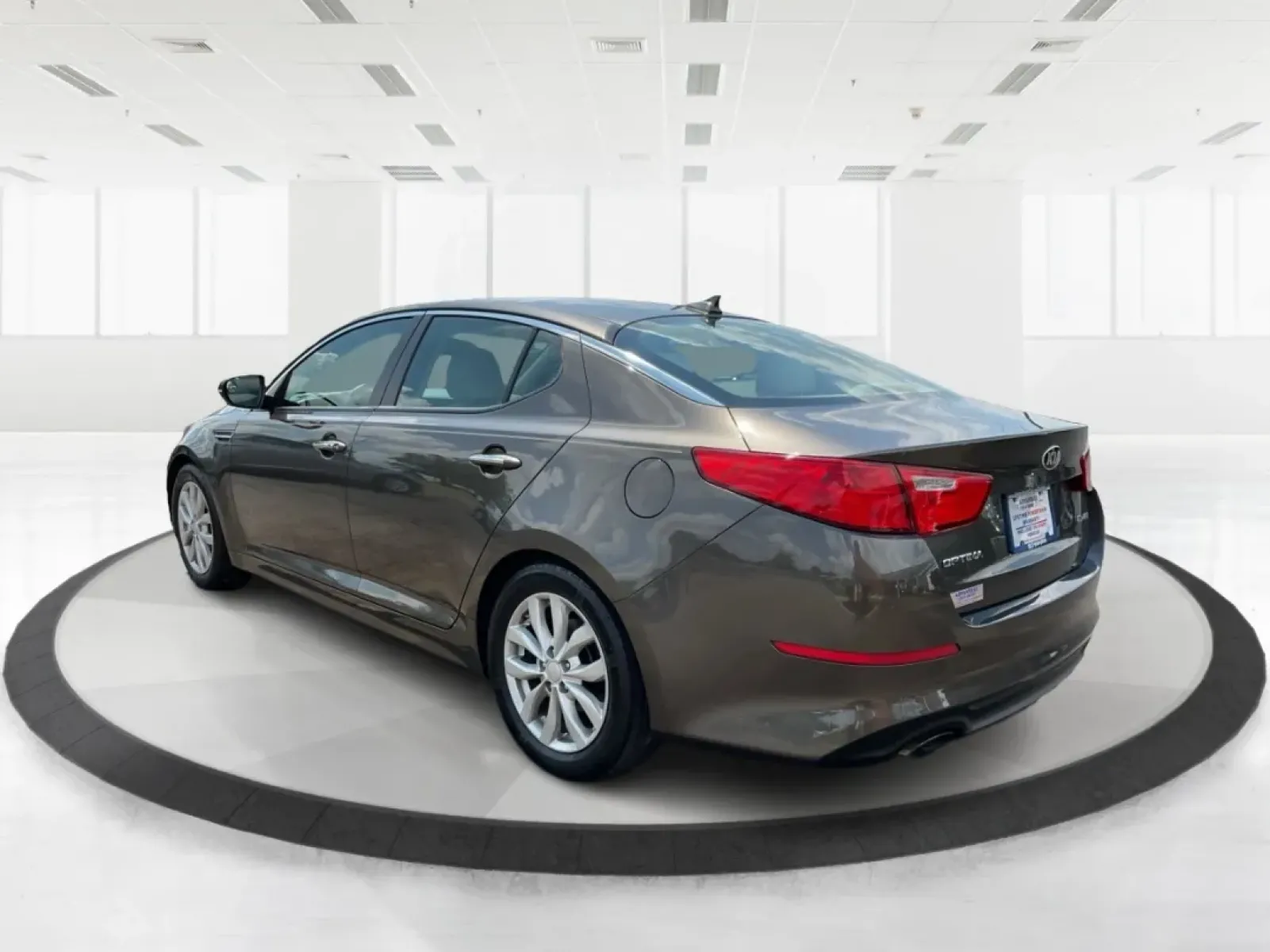 2015 Kia Optima EX (5XXGN4A70FG) with an Theta II 2.4L I-4 gasoline direct injection engine, located at 8750 N County Rd 25A, Piqua, OH, 45356, (937) 908-9800, 40.164391, -84.232513 - Embrace the open road with confidence and style in this stunning 2015 Kia Optima EX, available at Advantage Car and Credit - Piqua! Whether you're navigating daily commutes, embarking on weekend getaways, or shuttling your growing family, this sedan is designed to enhance every journey. With a sleek - Photo#4