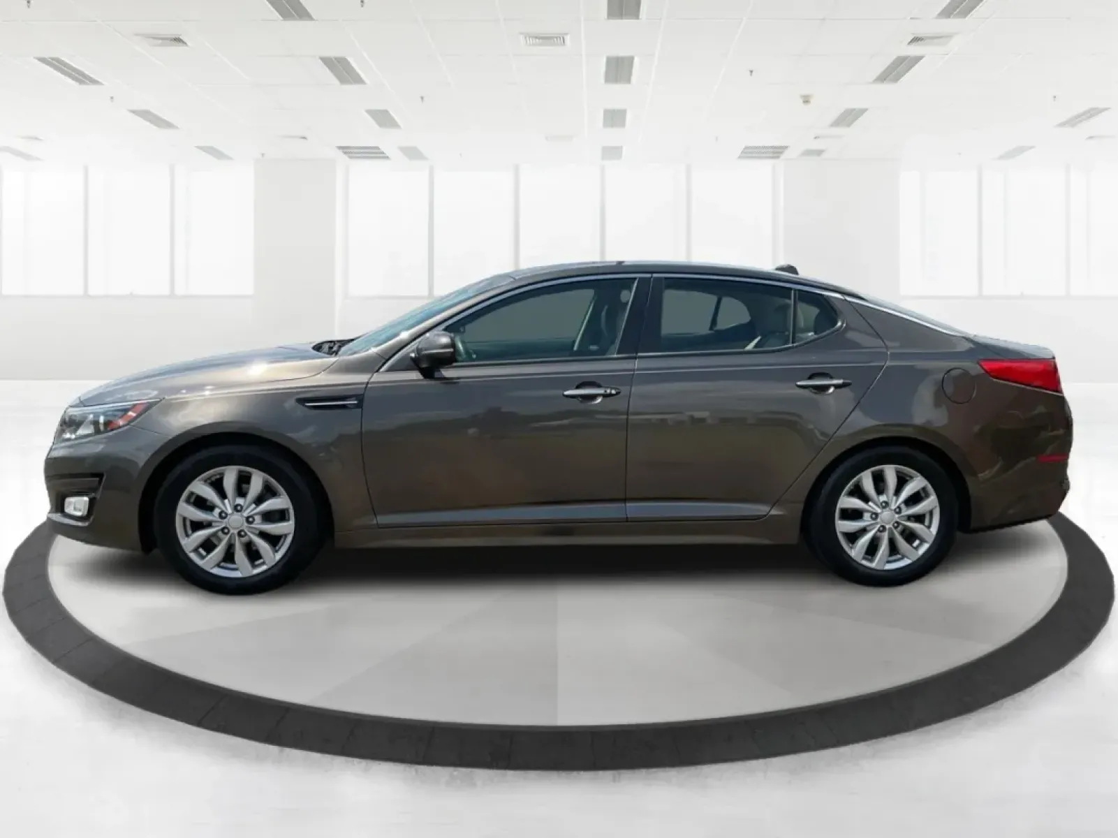 2015 Kia Optima EX (5XXGN4A70FG) with an Theta II 2.4L I-4 gasoline direct injection engine, located at 8750 N County Rd 25A, Piqua, OH, 45356, (937) 908-9800, 40.164391, -84.232513 - Embrace the open road with confidence and style in this stunning 2015 Kia Optima EX, available at Advantage Car and Credit - Piqua! Whether you're navigating daily commutes, embarking on weekend getaways, or shuttling your growing family, this sedan is designed to enhance every journey. With a sleek - Photo#5
