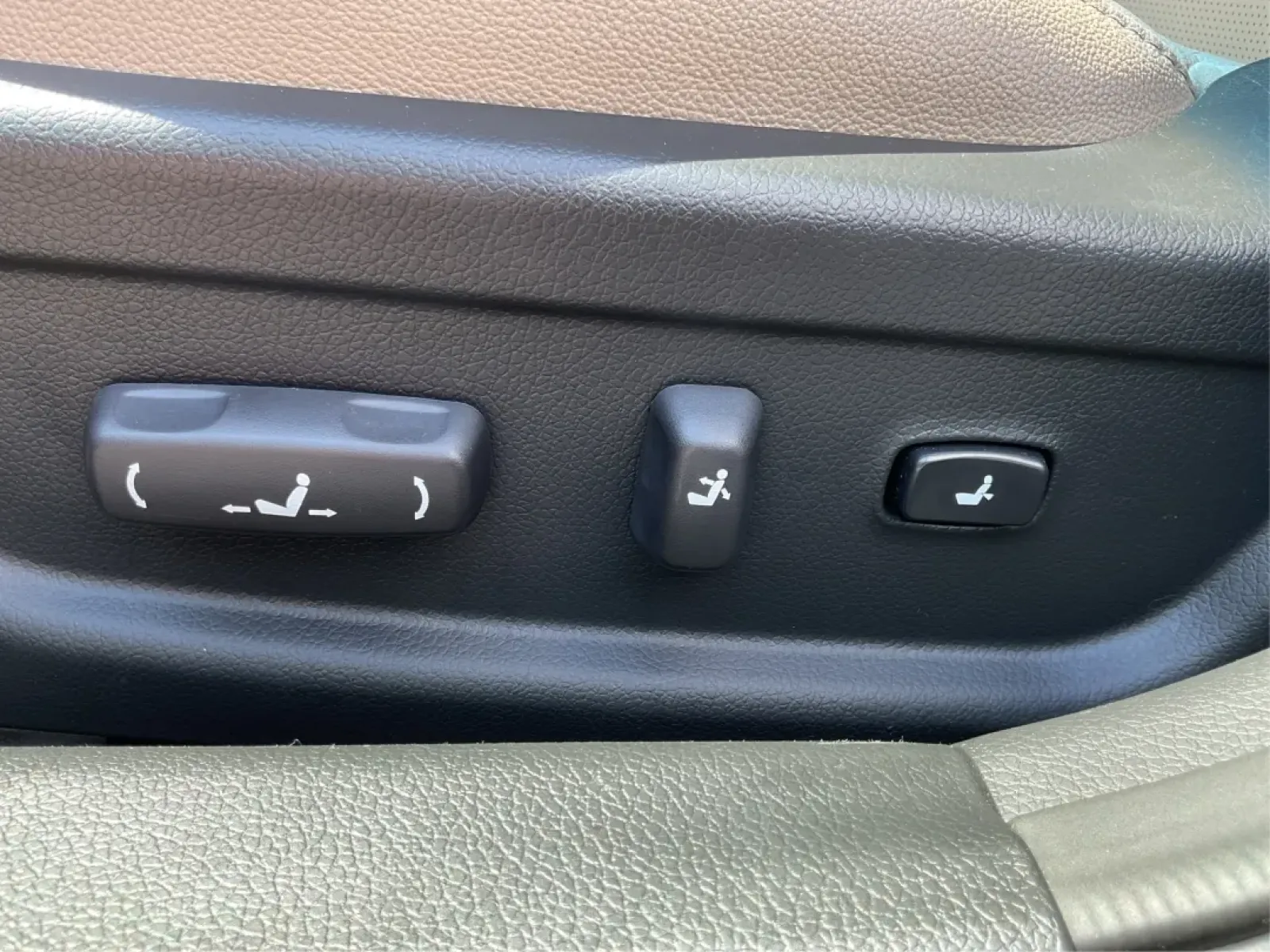 2015 Kia Optima EX (5XXGN4A70FG) with an Theta II 2.4L I-4 gasoline direct injection engine, located at 8750 N County Rd 25A, Piqua, OH, 45356, (937) 908-9800, 40.164391, -84.232513 - Embrace the open road with confidence and style in this stunning 2015 Kia Optima EX, available at Advantage Car and Credit - Piqua! Whether you're navigating daily commutes, embarking on weekend getaways, or shuttling your growing family, this sedan is designed to enhance every journey. With a sleek - Photo#17