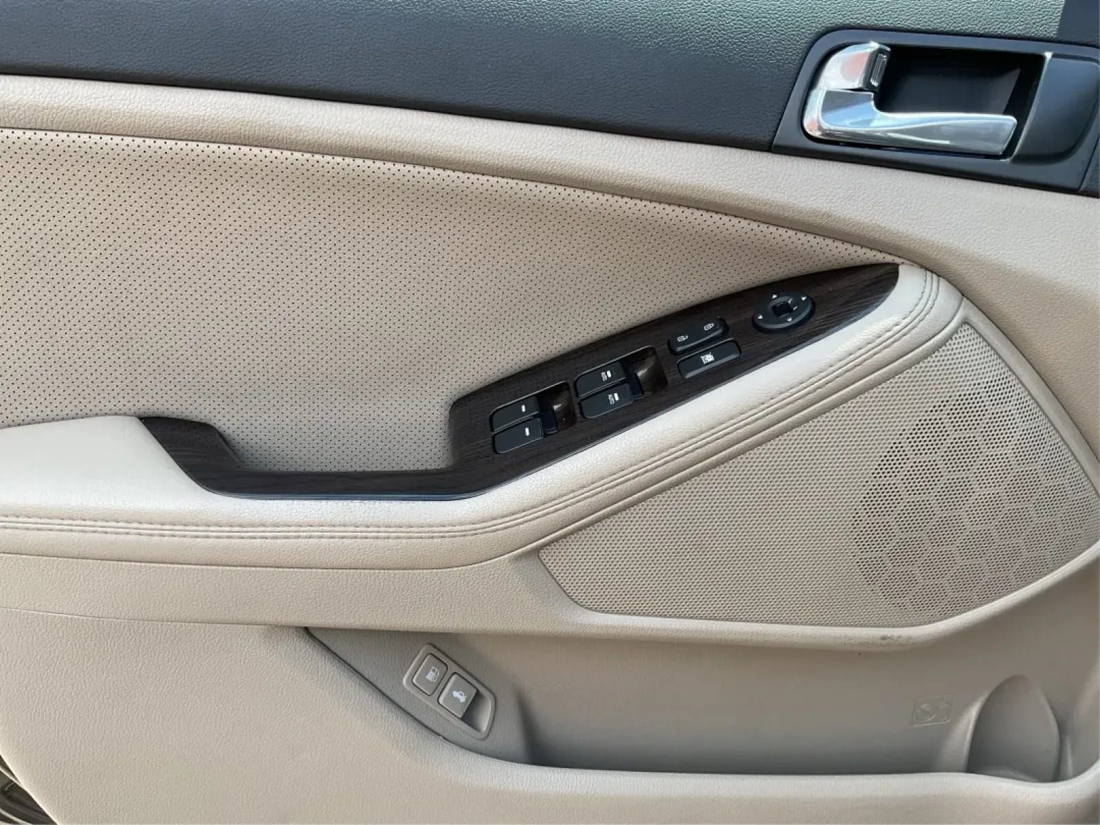 2015 Kia Optima EX (5XXGN4A70FG) with an Theta II 2.4L I-4 gasoline direct injection engine, located at 8750 N County Rd 25A, Piqua, OH, 45356, (937) 908-9800, 40.164391, -84.232513 - Embrace the open road with confidence and style in this stunning 2015 Kia Optima EX, available at Advantage Car and Credit - Piqua! Whether you're navigating daily commutes, embarking on weekend getaways, or shuttling your growing family, this sedan is designed to enhance every journey. With a sleek - Photo#18