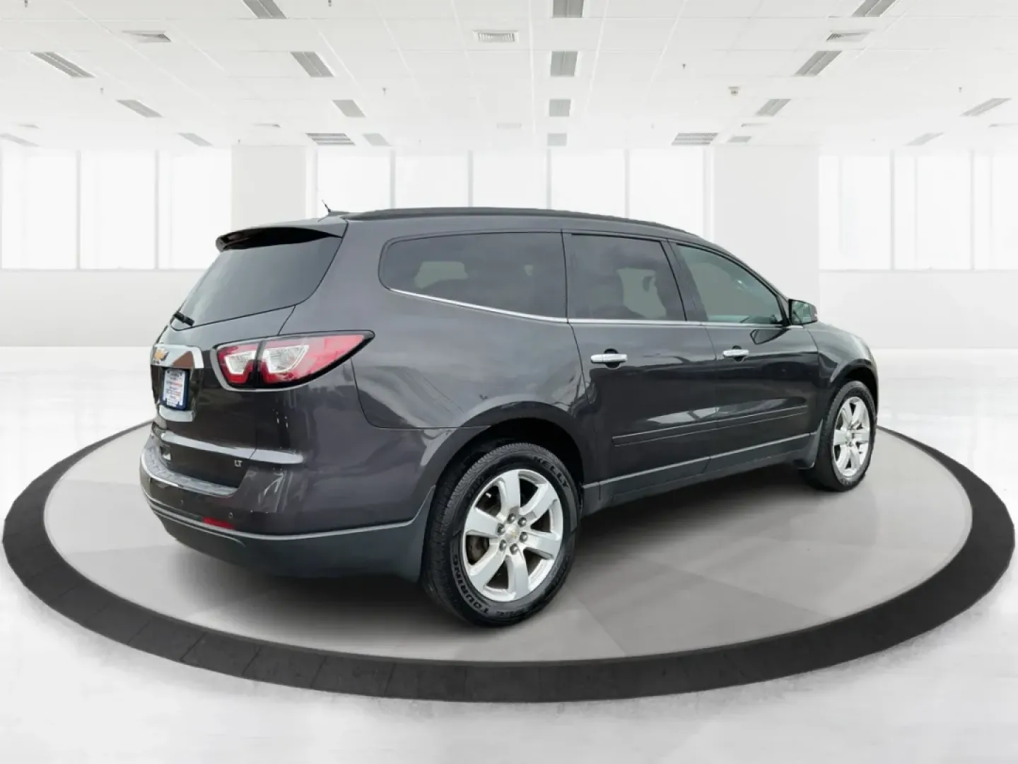 2017 Chevrolet Traverse 1LT (1GNKVGKD4HJ) with an 3.6L V-6 gasoline direct injection engine, located at 1184 Kauffman Ave, Fairborn, OH, 45324, (937) 908-9800, 39.807072, -84.030914 - **Explore Your Next Adventure in the 2017 Chevrolet Traverse at Advantage Car and Credit - Vandalia!**<br /> <br /> Are you ready to elevate your family's road trips or weekend adventures? The 2017 Chevrolet Traverse is designed for those who love the open road and need a spacious utility vehicle th - Photo#2