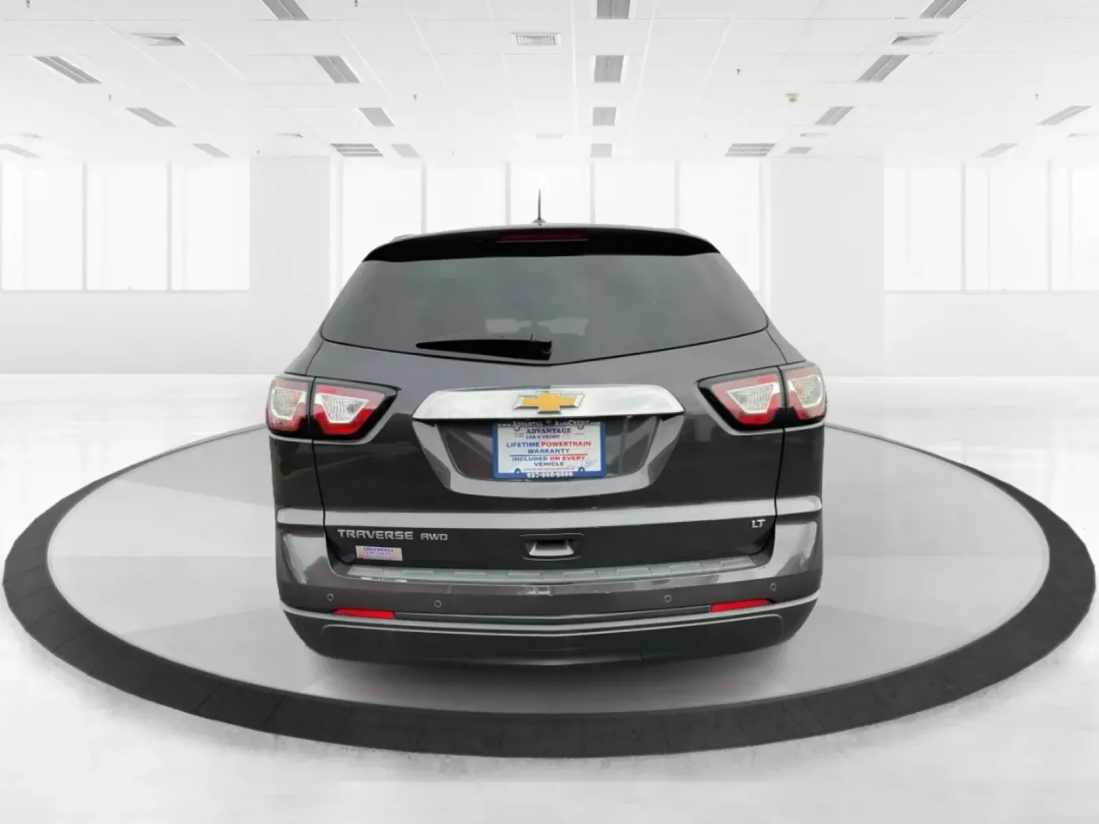 2017 Chevrolet Traverse 1LT (1GNKVGKD4HJ) with an 3.6L V-6 gasoline direct injection engine, located at 880 E. National Road, Vandalia, OH, 45377, (937) 908-9800, 39.891918, -84.183594 - **Explore Your Next Adventure in the 2017 Chevrolet Traverse at Advantage Car and Credit - Vandalia!**<br /> <br /> Are you ready to elevate your family's road trips or weekend adventures? The 2017 Chevrolet Traverse is designed for those who love the open road and need a spacious utility vehicle th - Photo#3