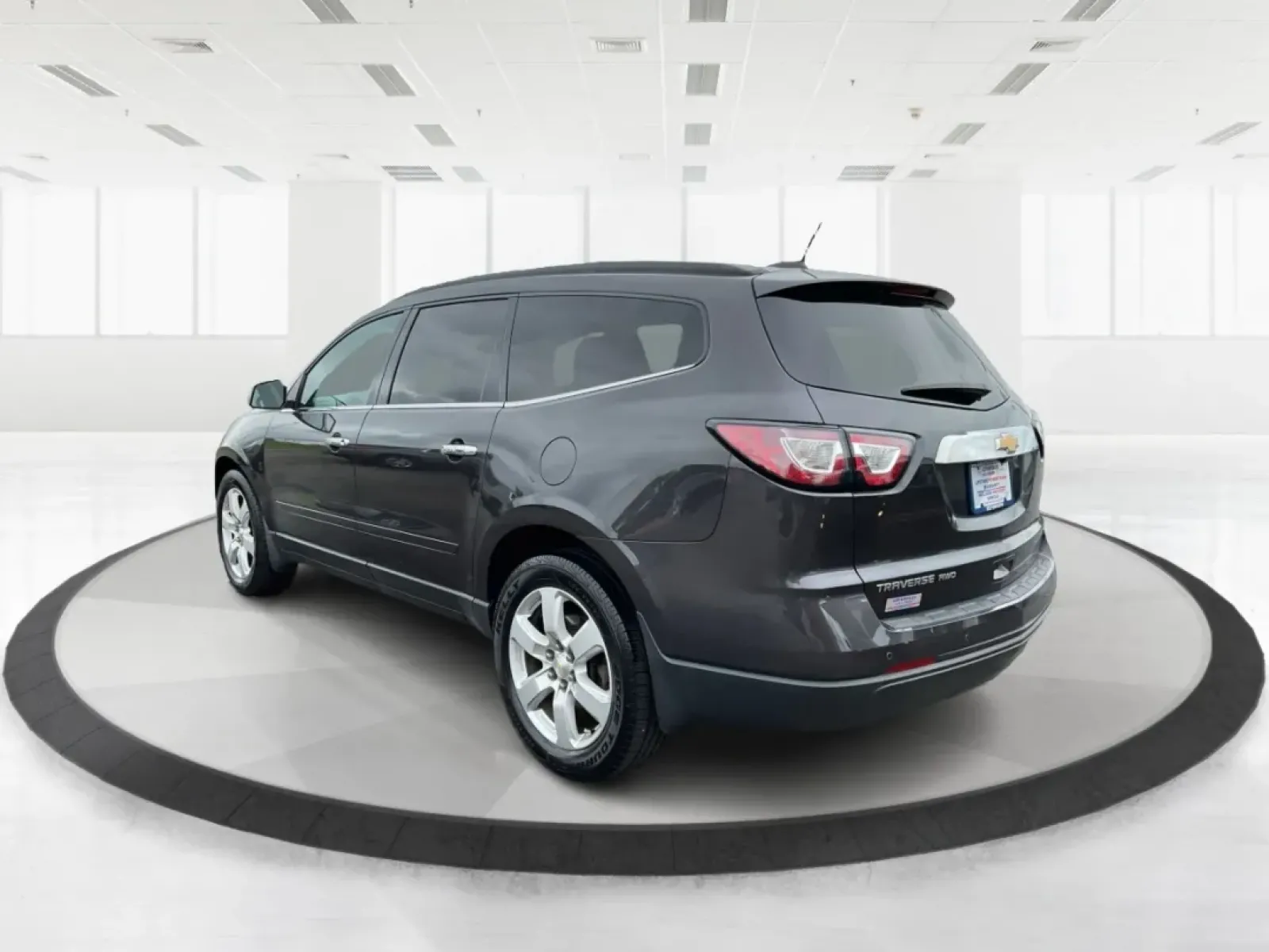2017 Chevrolet Traverse 1LT (1GNKVGKD4HJ) with an 3.6L V-6 gasoline direct injection engine, located at 880 E. National Road, Vandalia, OH, 45377, (937) 908-9800, 39.891918, -84.183594 - **Explore Your Next Adventure in the 2017 Chevrolet Traverse at Advantage Car and Credit - Vandalia!**<br /> <br /> Are you ready to elevate your family's road trips or weekend adventures? The 2017 Chevrolet Traverse is designed for those who love the open road and need a spacious utility vehicle th - Photo#4