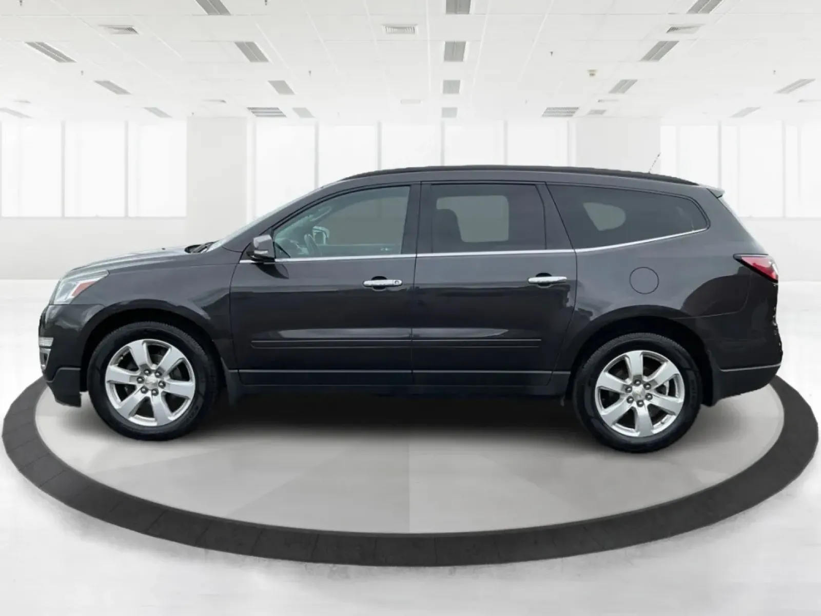 2017 Chevrolet Traverse 1LT (1GNKVGKD4HJ) with an 3.6L V-6 gasoline direct injection engine, located at 880 E. National Road, Vandalia, OH, 45377, (937) 908-9800, 39.891918, -84.183594 - **Explore Your Next Adventure in the 2017 Chevrolet Traverse at Advantage Car and Credit - Vandalia!**<br /> <br /> Are you ready to elevate your family's road trips or weekend adventures? The 2017 Chevrolet Traverse is designed for those who love the open road and need a spacious utility vehicle th - Photo#5