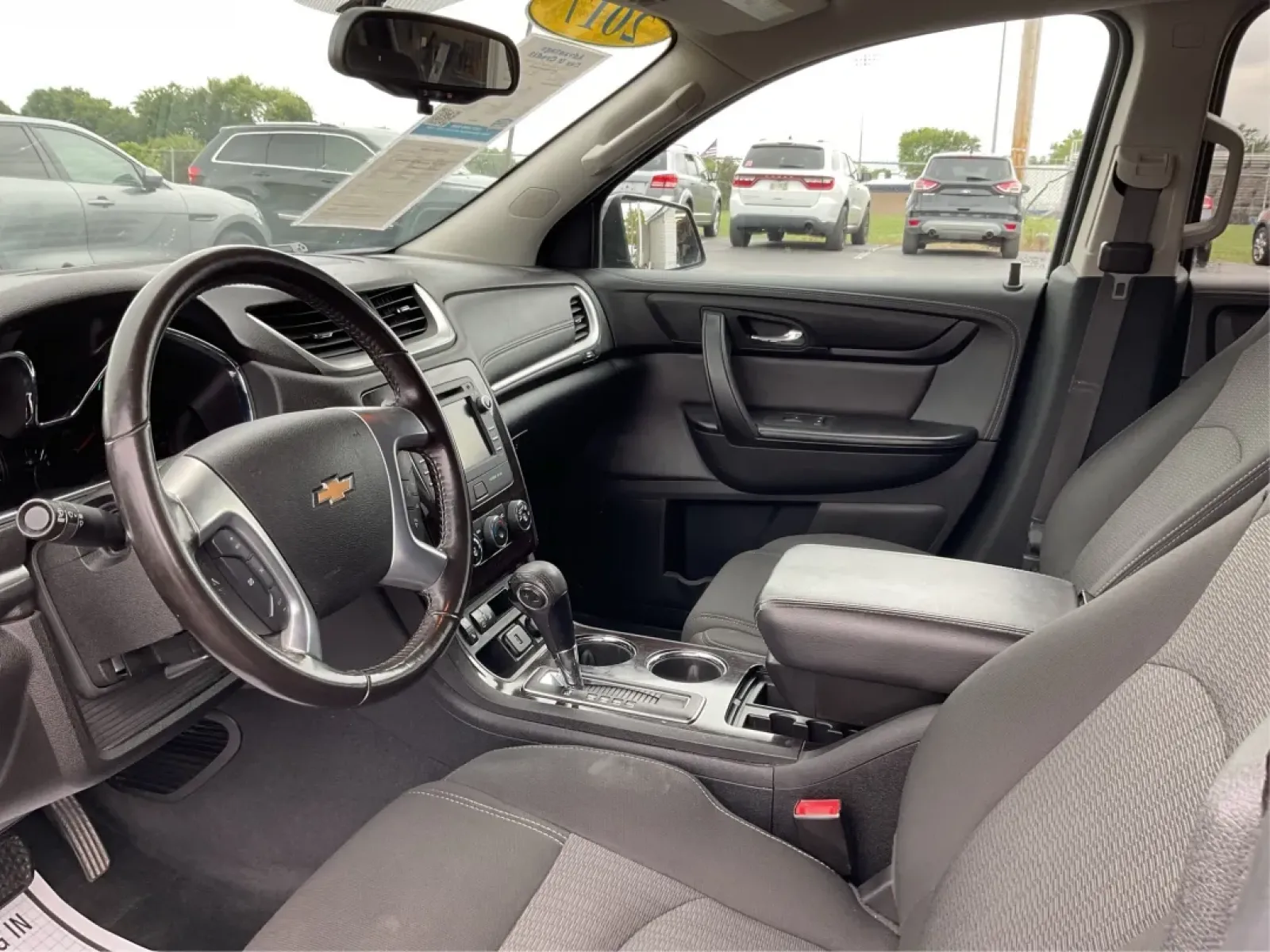 2017 Chevrolet Traverse 1LT (1GNKVGKD4HJ) with an 3.6L V-6 gasoline direct injection engine, located at 880 E. National Road, Vandalia, OH, 45377, (937) 908-9800, 39.891918, -84.183594 - **Explore Your Next Adventure in the 2017 Chevrolet Traverse at Advantage Car and Credit - Vandalia!**<br /> <br /> Are you ready to elevate your family's road trips or weekend adventures? The 2017 Chevrolet Traverse is designed for those who love the open road and need a spacious utility vehicle th - Photo#9