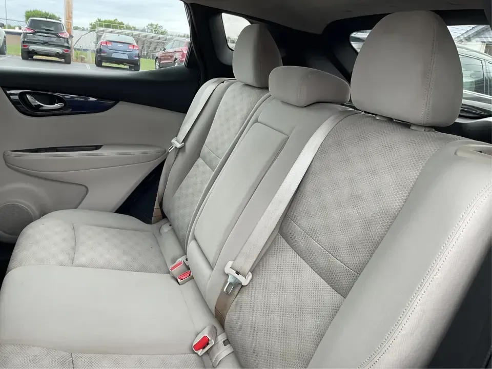 2019 Nissan Rogue SV (JN1BJ1CR3KW) with an 2L I-4 gasoline direct injection engine, CVT transmission, located at 1230 East Main St, Xenia, OH, 45385, (937) 908-9800, 39.688026, -83.910172 - Imagine hitting the open road, the wind in your hair, as you embark on spontaneous weekend adventures or daily commutes-this is the lifestyle that the 2019 Nissan Rogue SV embodies. With its versatile SUV design and impressive features, this vehicle is perfect for anyone looking to elevate their dri - Photo#10