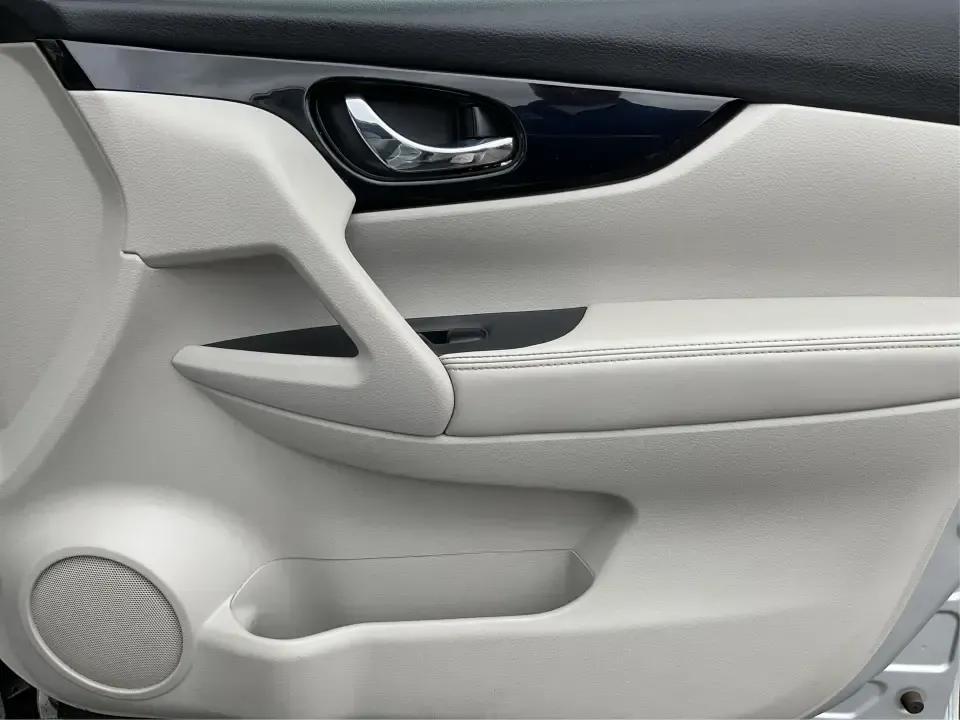 2019 Nissan Rogue SV (JN1BJ1CR3KW) with an 2L I-4 gasoline direct injection engine, CVT transmission, located at 1230 East Main St, Xenia, OH, 45385, (937) 908-9800, 39.688026, -83.910172 - Imagine hitting the open road, the wind in your hair, as you embark on spontaneous weekend adventures or daily commutes-this is the lifestyle that the 2019 Nissan Rogue SV embodies. With its versatile SUV design and impressive features, this vehicle is perfect for anyone looking to elevate their dri - Photo#19