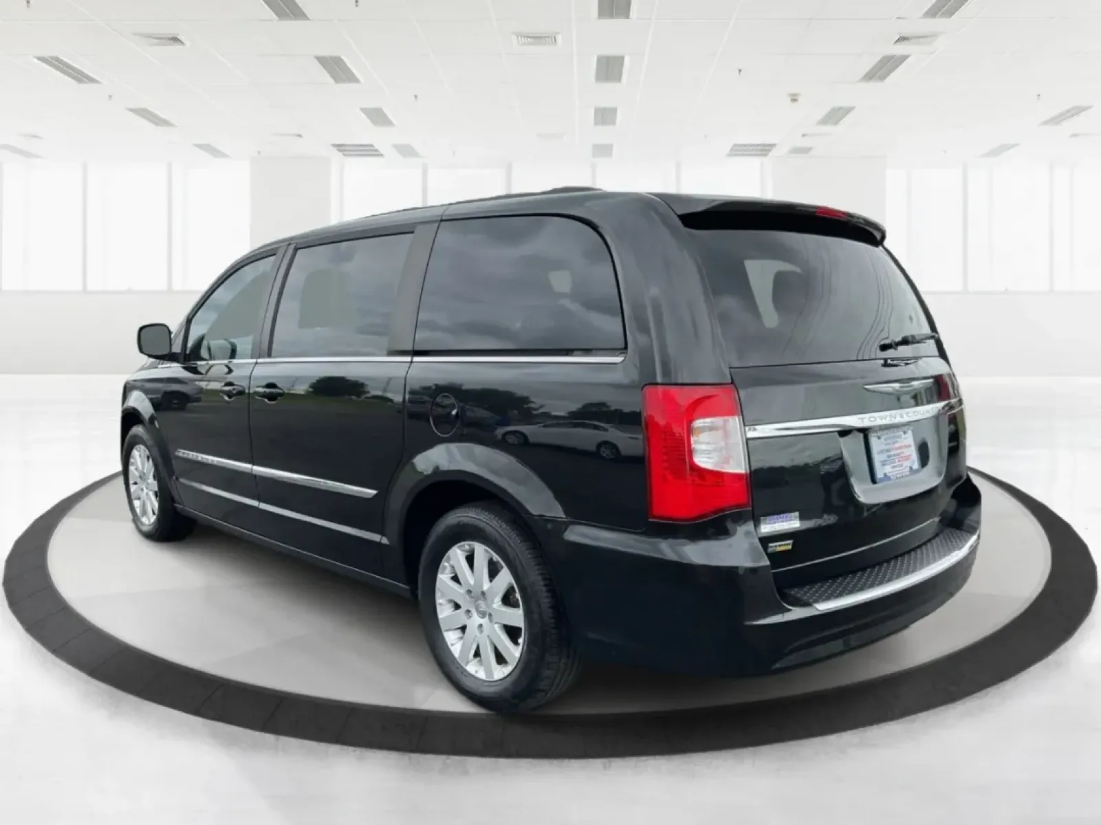 2016 Chrysler Town and Country Touring (2C4RC1BG9GR) with an Pentastar 3.6L V-6 DOHC engine, located at 4508 South Dixie Dr, Moraine, OH, 45439, (937) 908-9800, 39.689976, -84.218452 - **Discover Your Next Family Adventure with the 2016 Chrysler Town and Country Touring!**<br /> <br /> If you're searching for a reliable vehicle that's perfect for family road trips, daily commutes, or weekend getaways, look no further than this stunning 2016 Chrysler Town and Country Touring. W - Photo#4