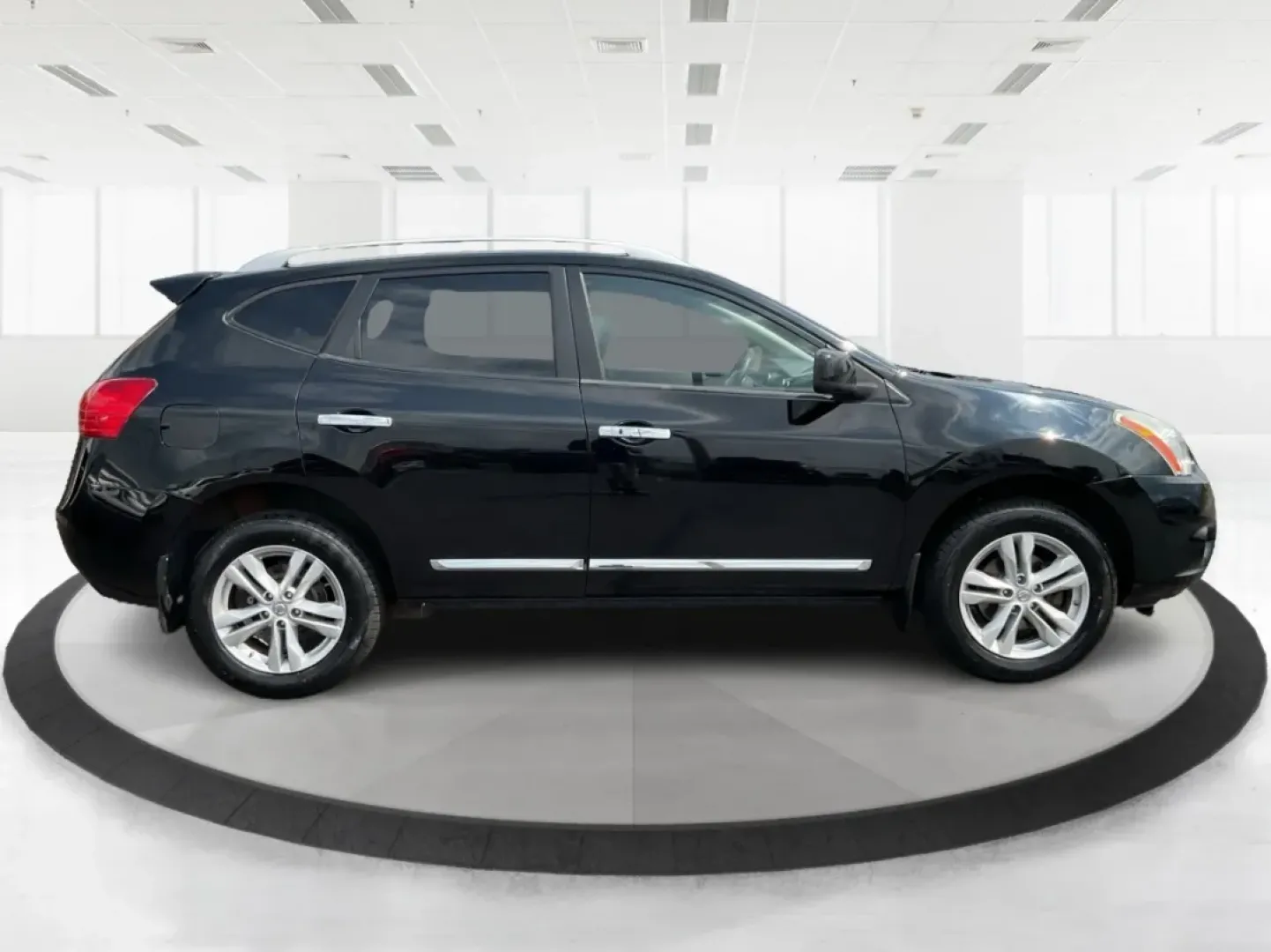 2013 Nissan Rogue SV (JN8AS5MV2DW) with an 2.5L I-4 DOHC engine, located at 1230 East Main St, Xenia, OH, 45385, (937) 908-9800, 39.688026, -83.910172 - **Experience Adventure with This 2013 Nissan Rogue SV at Advantage Car and Credit - Piqua!**<br /> <br /> Are you ready to embark on your next road trip or tackle your daily commute with confidence? The 2013 Nissan Rogue SV is perfect for budget-conscious buyers and growing families alike, offering - Photo#1