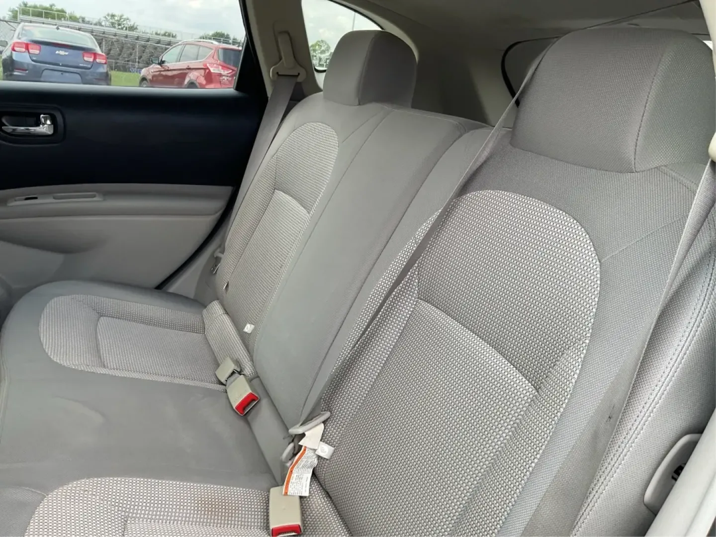 2013 Nissan Rogue SV (JN8AS5MV2DW) with an 2.5L I-4 DOHC engine, located at 1230 East Main St, Xenia, OH, 45385, (937) 908-9800, 39.688026, -83.910172 - **Experience Adventure with This 2013 Nissan Rogue SV at Advantage Car and Credit - Piqua!**<br /> <br /> Are you ready to embark on your next road trip or tackle your daily commute with confidence? The 2013 Nissan Rogue SV is perfect for budget-conscious buyers and growing families alike, offering - Photo#10